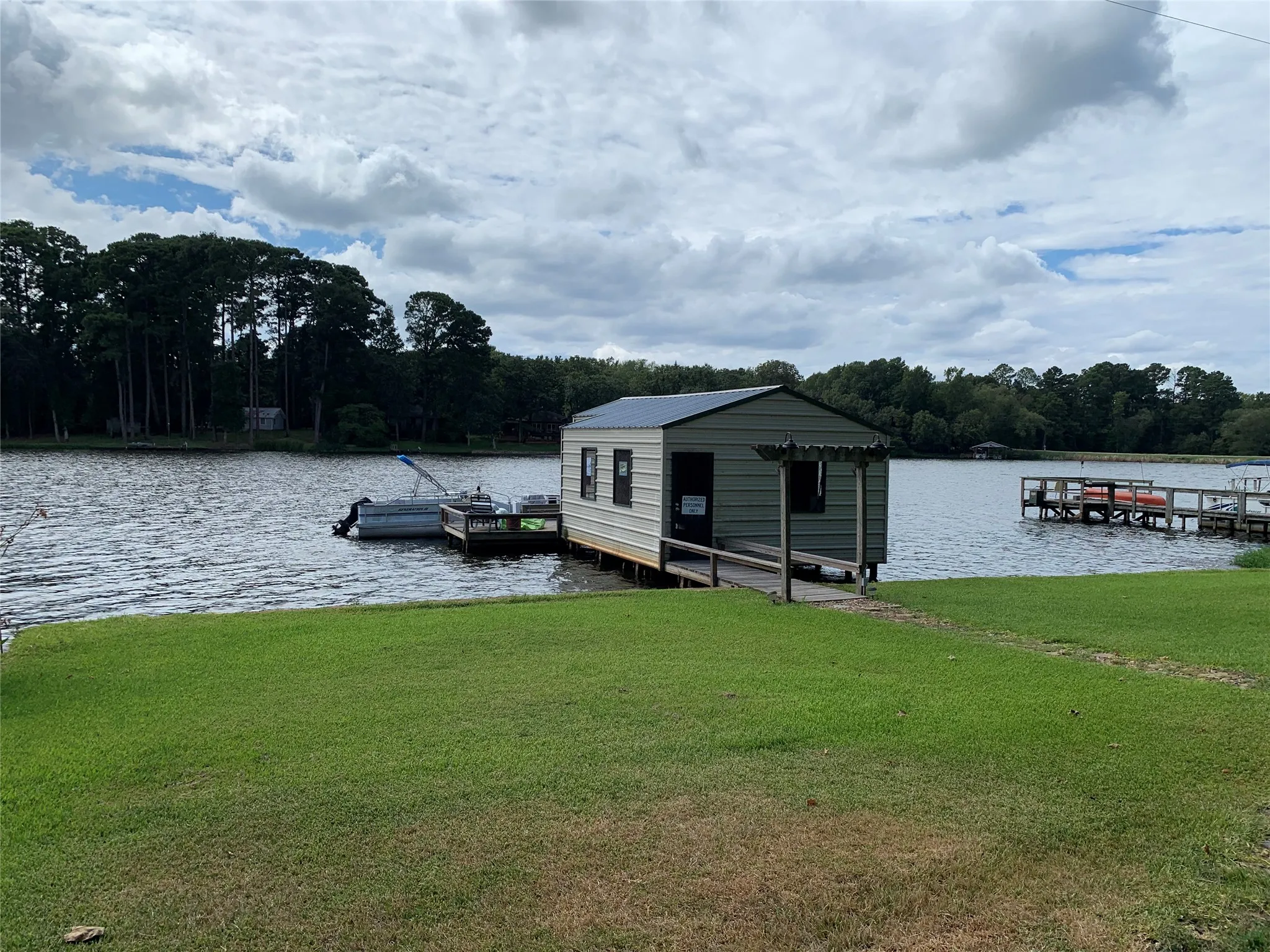 Single Family Residence For Sale in Wood County , 1361 County Road 3230, Quitman, Texas 75783, 3 Bedroom, 3 Bathroom, Garage spaces, 1,400 Sqft, built in 2006, mls#21388001, Real Estate Agent in Quitman, Homes For Sale in Wood county, Homes For Sale in Quitman, Realtor in Quitman Texas, Real Estate Brokerage Independent Realty Texas, Luminita Cordes Realtor