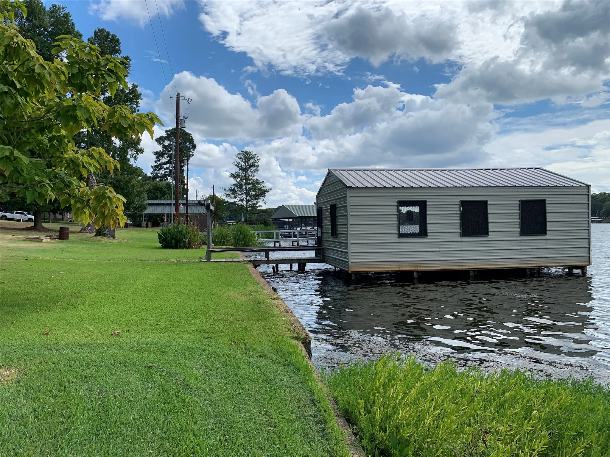 Single Family Residence For Sale in Wood County , 1361 County Road 3230, Quitman, Texas 75783, 3 Bedroom, 3 Bathroom, Garage spaces, 1,400 Sqft, built in 2006, mls#21388001, Real Estate Agent in Quitman, Homes For Sale in Wood county, Homes For Sale in Quitman, Realtor in Quitman Texas, Real Estate Brokerage Independent Realty Texas, Luminita Cordes Realtor