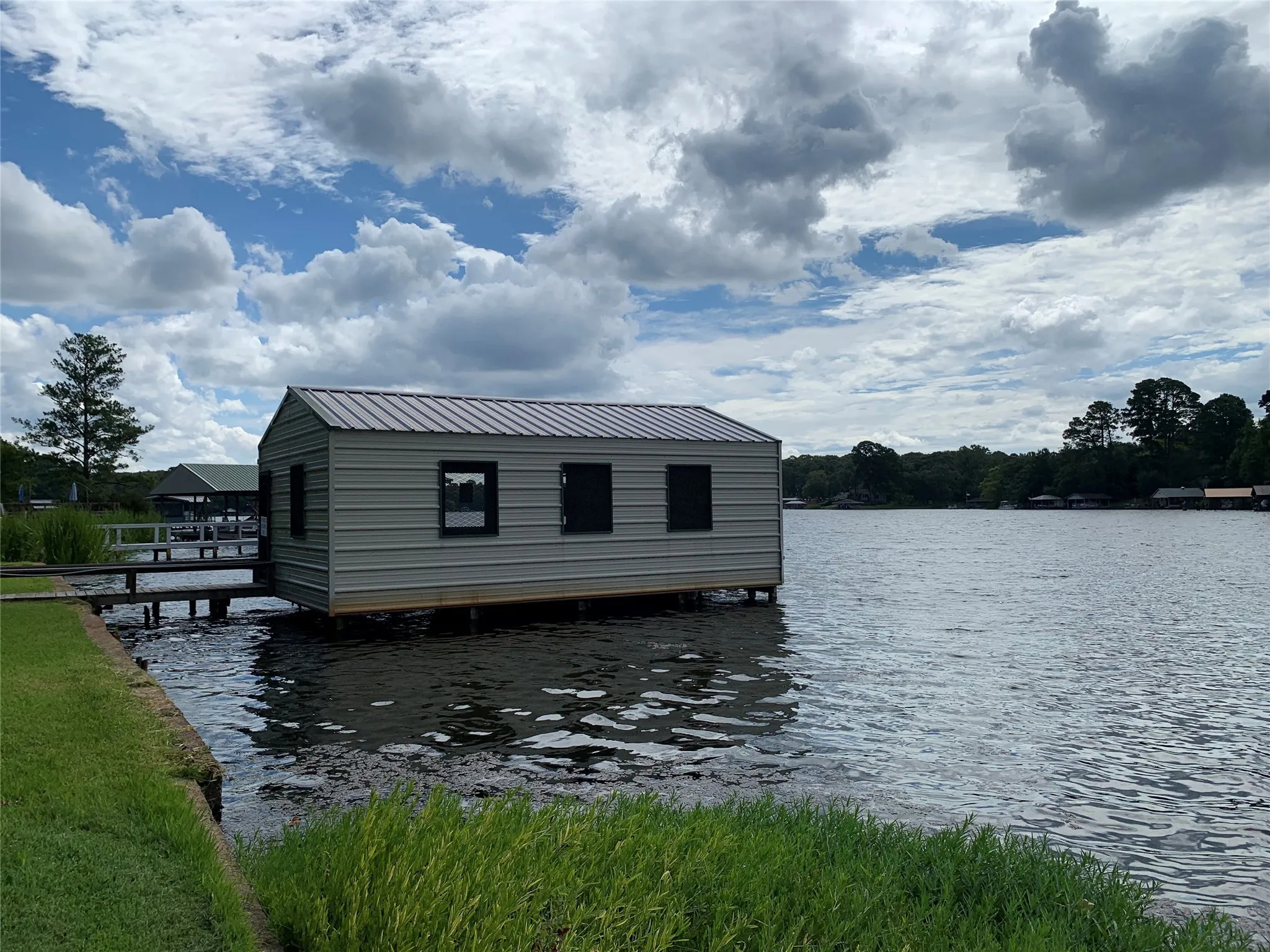 Single Family Residence For Sale in Wood County , 1361 County Road 3230, Quitman, Texas 75783, 3 Bedroom, 3 Bathroom, Garage spaces, 1,400 Sqft, built in 2006, mls#21388001, Real Estate Agent in Quitman, Homes For Sale in Wood county, Homes For Sale in Quitman, Realtor in Quitman Texas, Real Estate Brokerage Independent Realty Texas, Luminita Cordes Realtor