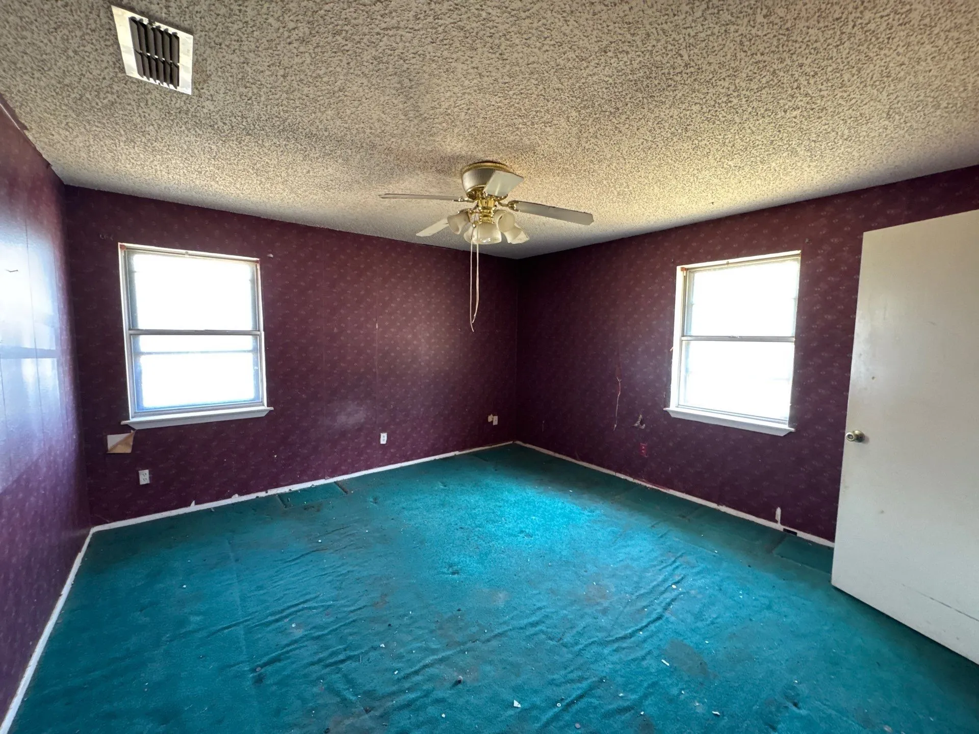 Single Family Residence For Sale in Hopkins County , 741 Calvert Street, Sulphur Springs, Texas 75482, 2 Bedroom, 1 Bathroom, Garage spaces, 760 Sqft, built in 1980, mls#21386580, Real Estate Agent in Sulphur Springs, Homes For Sale in Hopkins county, Homes For Sale in Sulphur Springs, Realtor in Sulphur Springs Texas, Real Estate Brokerage Independent Realty Texas, Luminita Cordes Realtor