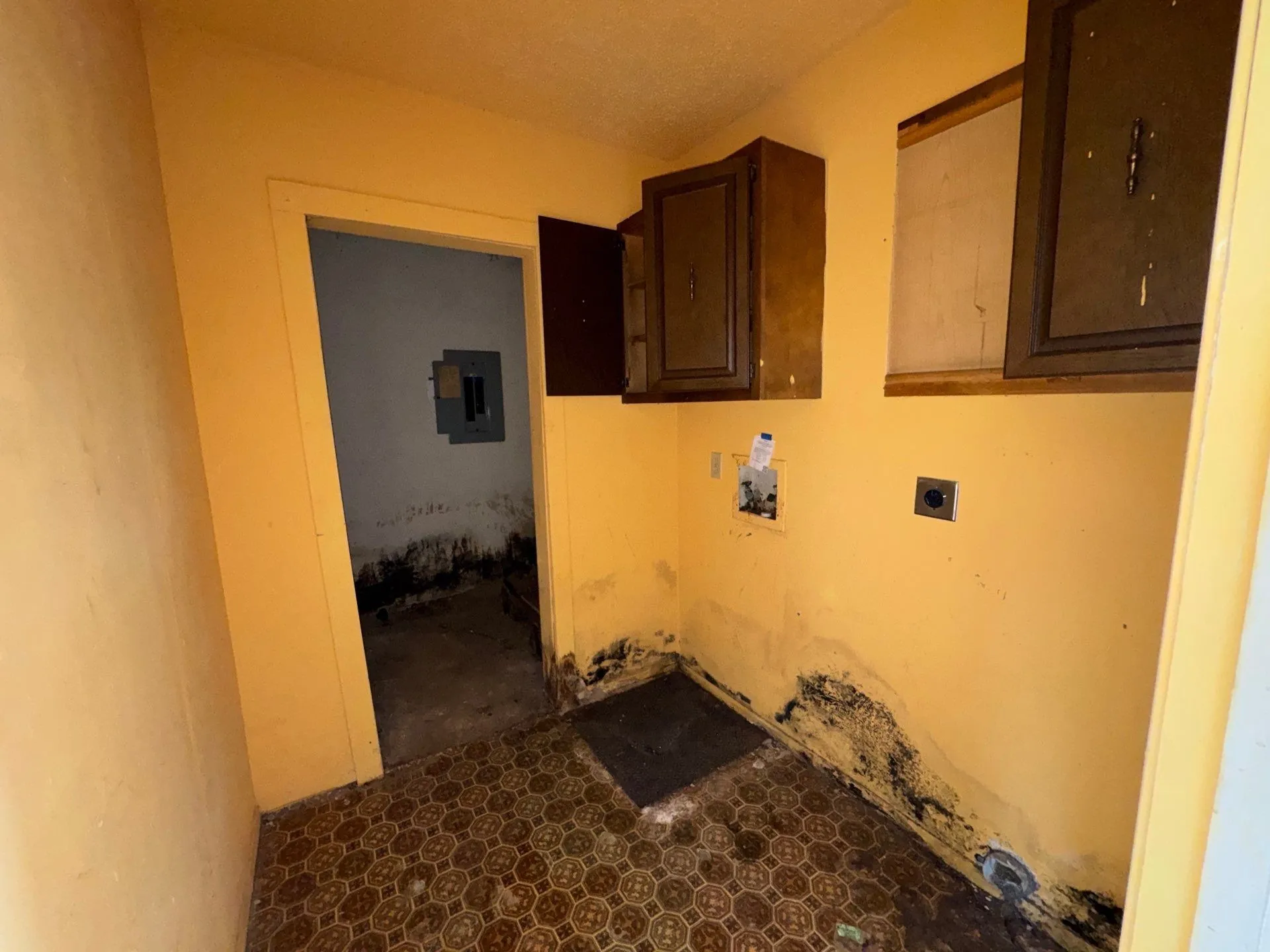 Single Family Residence For Sale in Hopkins County , 741 Calvert Street, Sulphur Springs, Texas 75482, 2 Bedroom, 1 Bathroom, Garage spaces, 760 Sqft, built in 1980, mls#21386580, Real Estate Agent in Sulphur Springs, Homes For Sale in Hopkins county, Homes For Sale in Sulphur Springs, Realtor in Sulphur Springs Texas, Real Estate Brokerage Independent Realty Texas, Luminita Cordes Realtor