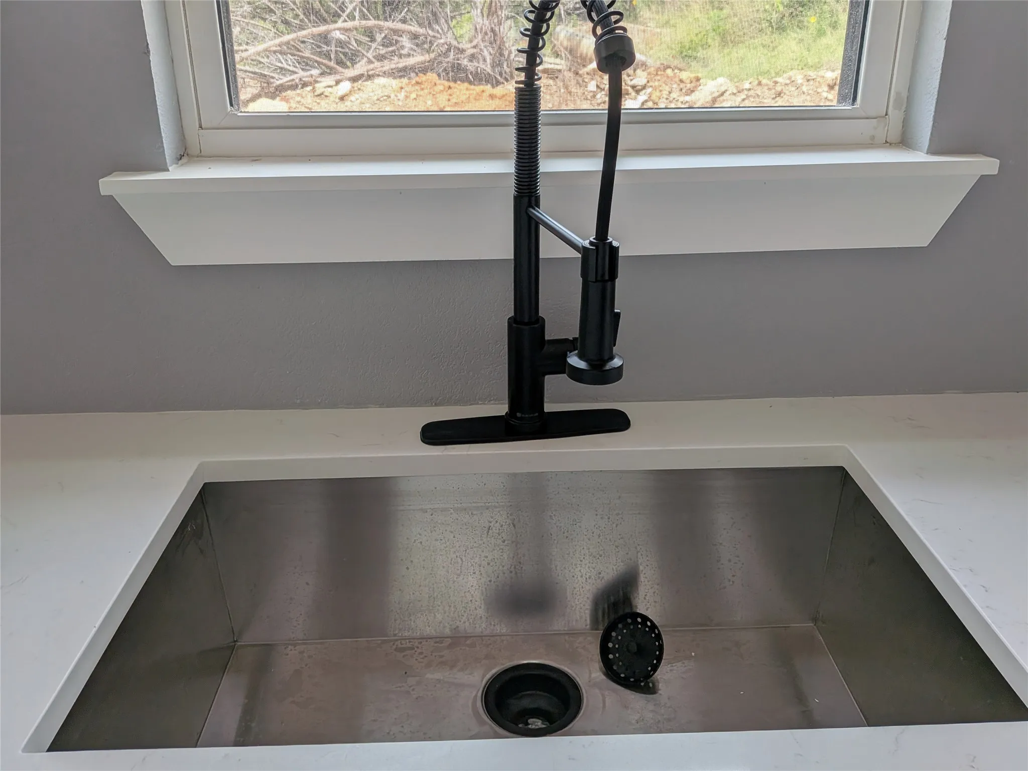 STAINLESS STEEL SINK