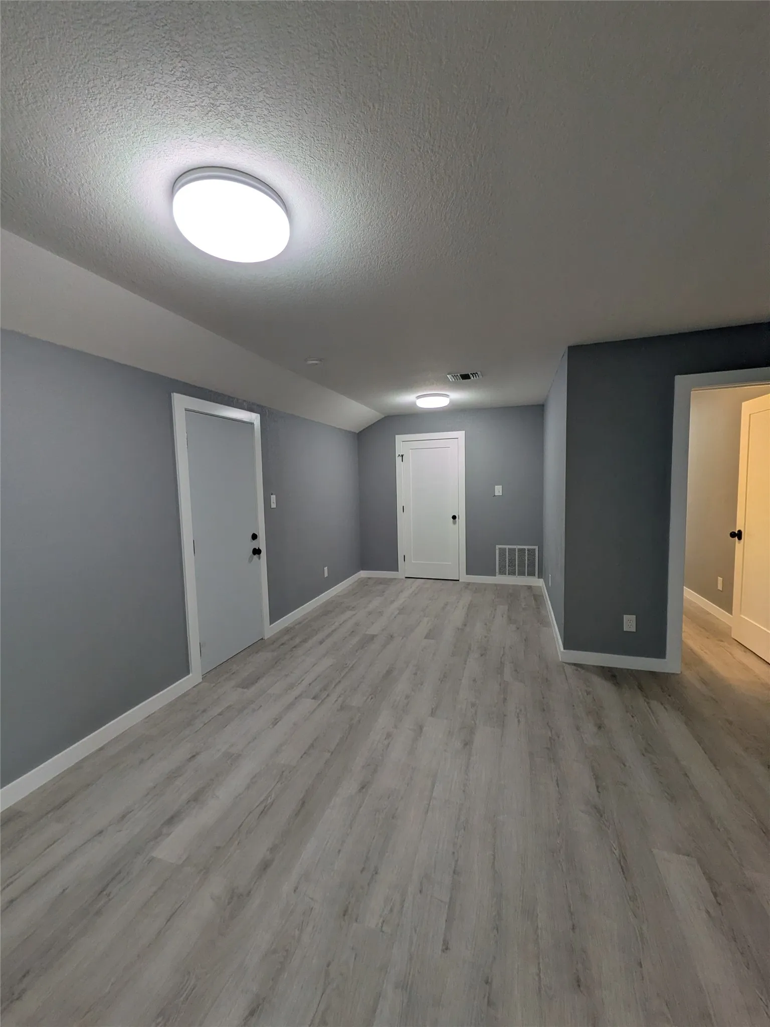UPSTAIRS LANDING LOFT, LIVING AREA