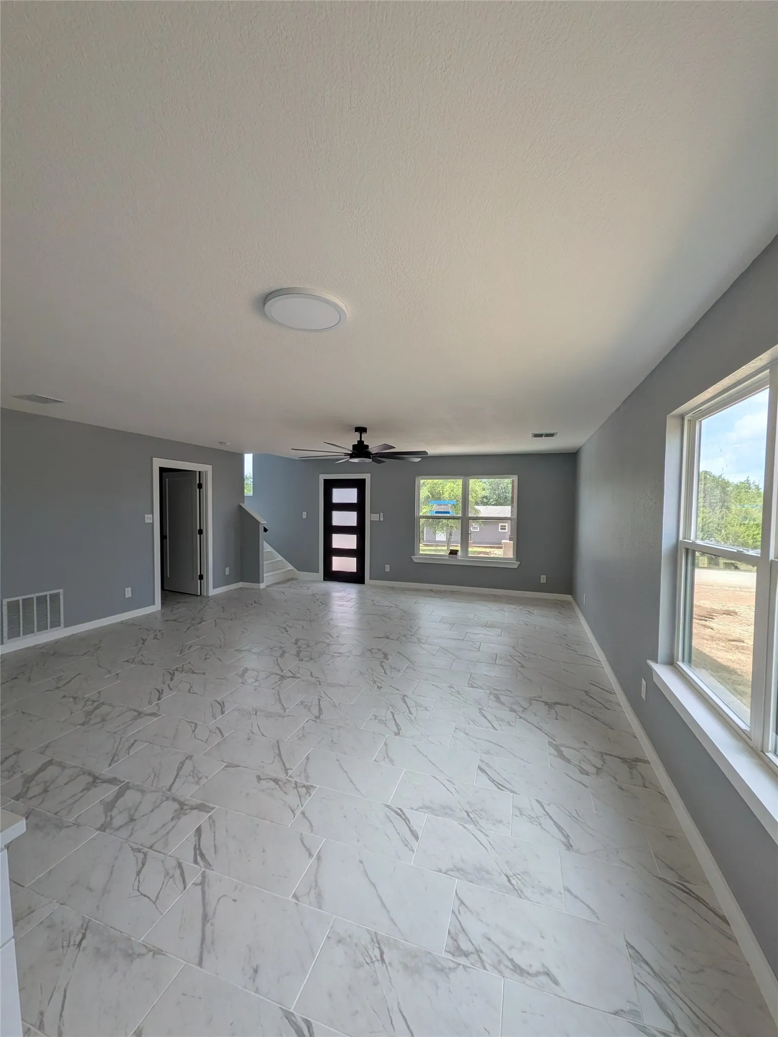 OPEN FLOOR PLAN