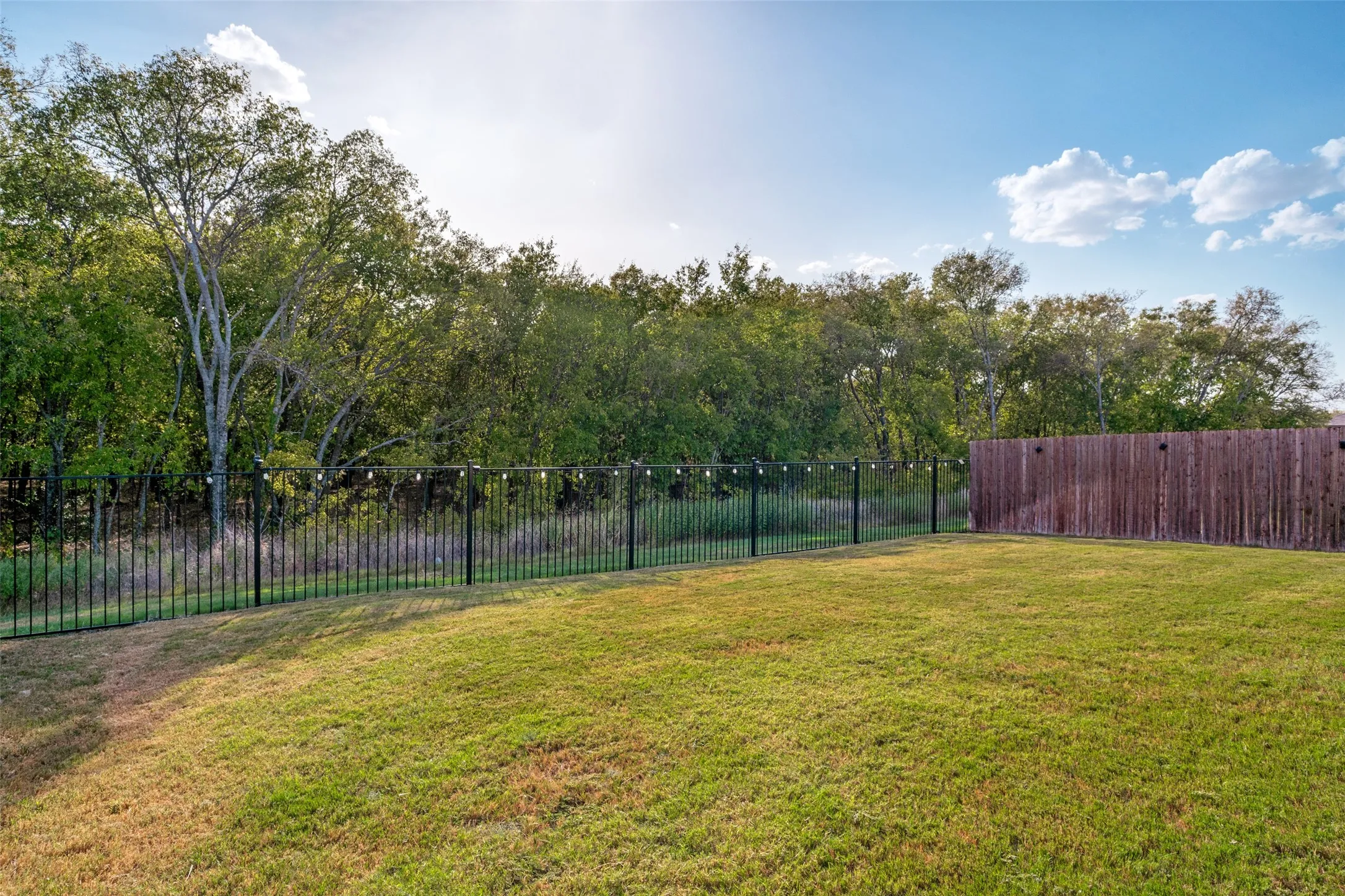 Single Family Residence For Sale in Denton County , 16537 White Fish Lane, Justin, Texas 76247, 3 Bedroom, 2 Bathroom, 2 Garage spaces, 1,536 Sqft, built in 2022, mls#21385507, Real Estate Agent in Justin, Homes For Sale in Denton county, Homes For Sale in Justin, Realtor in Justin Texas, Real Estate Brokerage Independent Realty Texas, Luminita Cordes Realtor