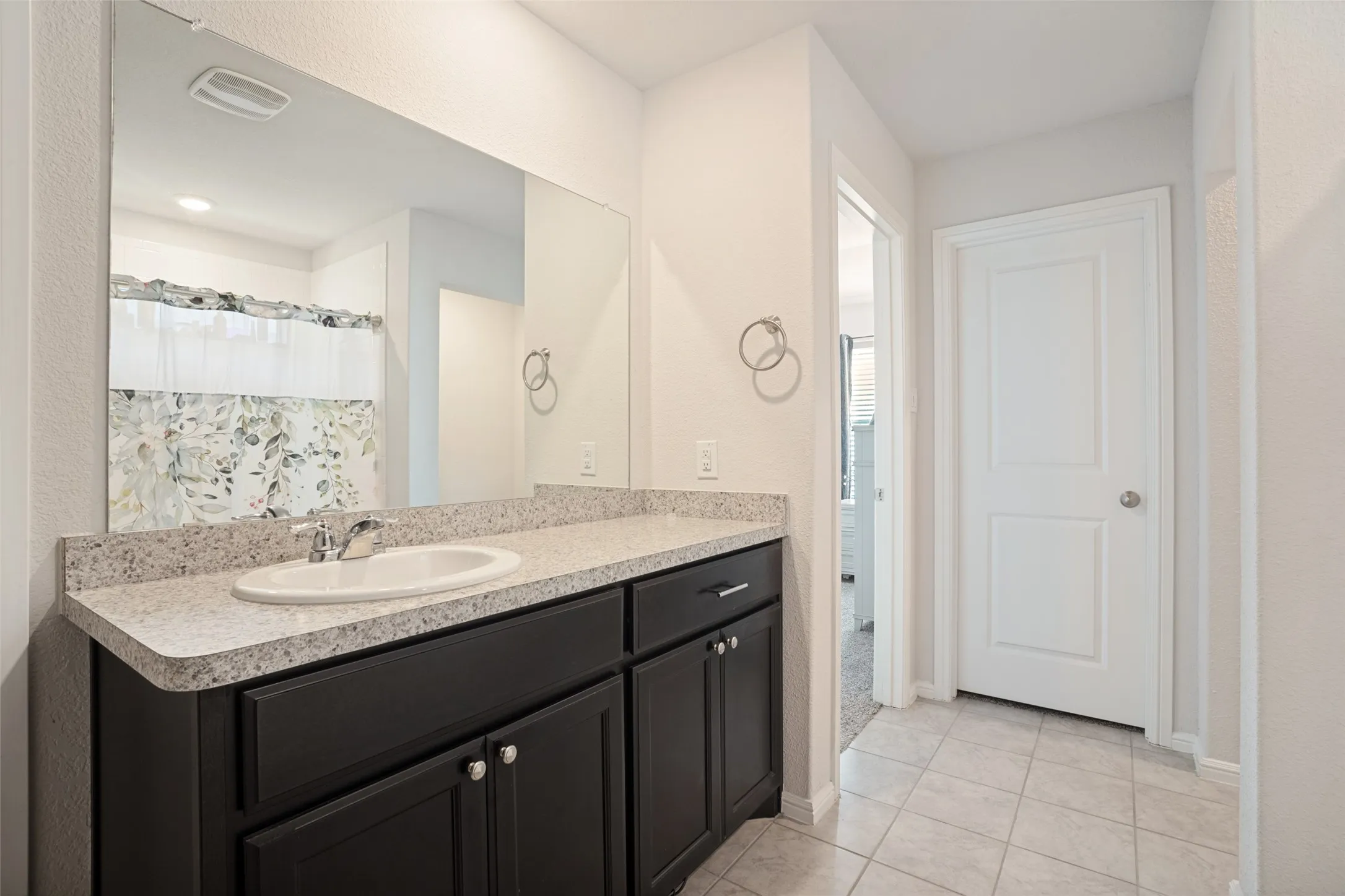 Single Family Residence For Sale in Denton County , 16537 White Fish Lane, Justin, Texas 76247, 3 Bedroom, 2 Bathroom, 2 Garage spaces, 1,536 Sqft, built in 2022, mls#21385507, Real Estate Agent in Justin, Homes For Sale in Denton county, Homes For Sale in Justin, Realtor in Justin Texas, Real Estate Brokerage Independent Realty Texas, Luminita Cordes Realtor