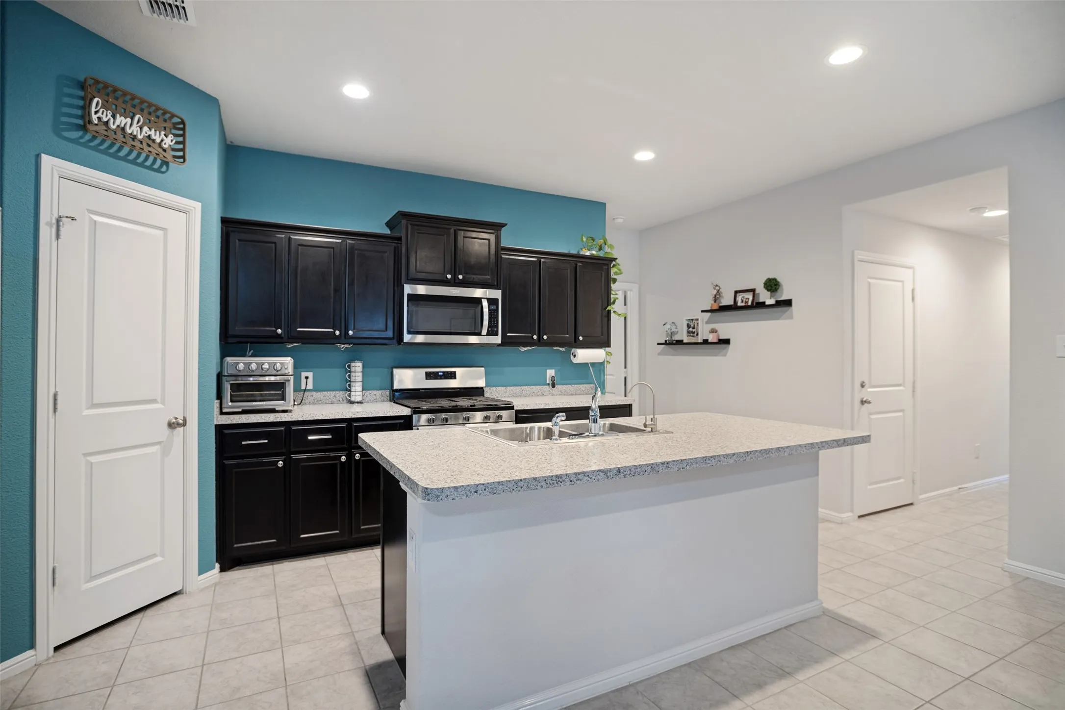 Single Family Residence For Sale in Denton County , 16537 White Fish Lane, Justin, Texas 76247, 3 Bedroom, 2 Bathroom, 2 Garage spaces, 1,536 Sqft, built in 2022, mls#21385507, Real Estate Agent in Justin, Homes For Sale in Denton county, Homes For Sale in Justin, Realtor in Justin Texas, Real Estate Brokerage Independent Realty Texas, Luminita Cordes Realtor