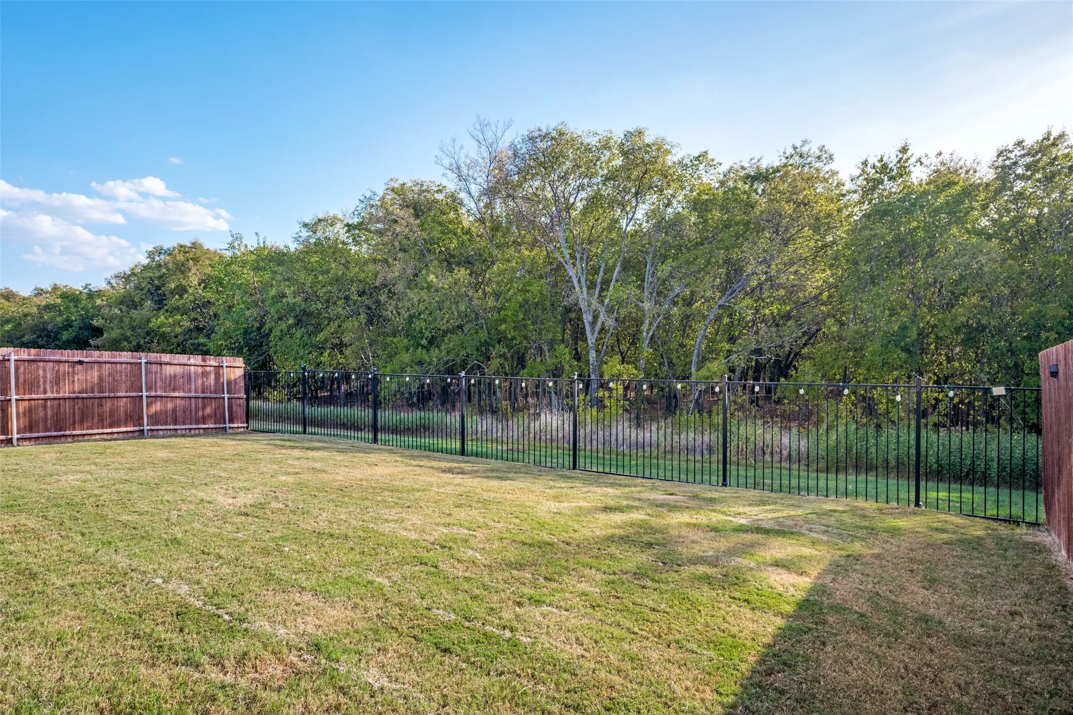 Single Family Residence For Sale in Denton County , 16537 White Fish Lane, Justin, Texas 76247, 3 Bedroom, 2 Bathroom, 2 Garage spaces, 1,536 Sqft, built in 2022, mls#21385507, Real Estate Agent in Justin, Homes For Sale in Denton county, Homes For Sale in Justin, Realtor in Justin Texas, Real Estate Brokerage Independent Realty Texas, Luminita Cordes Realtor