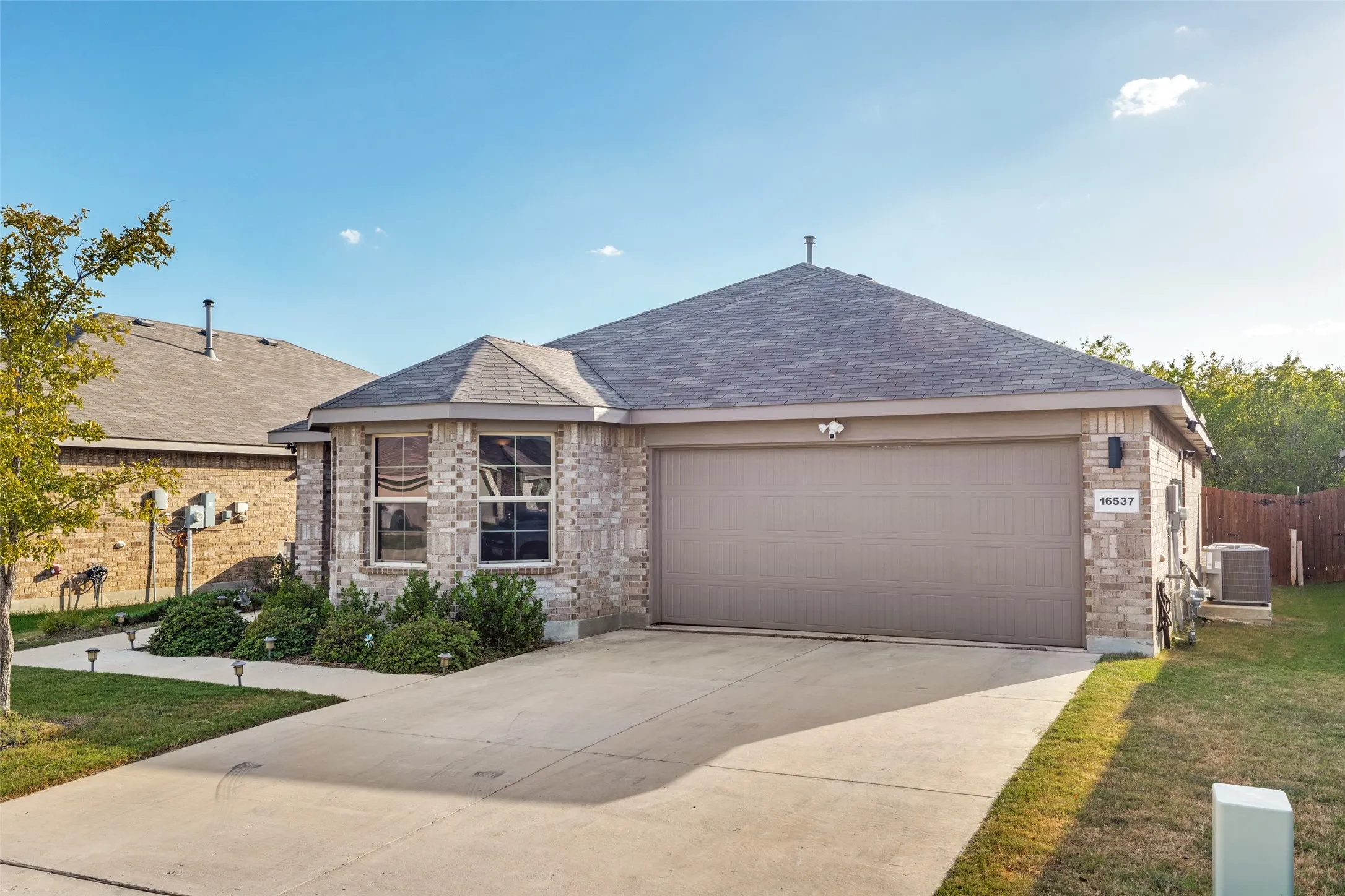 Single Family Residence For Sale in Denton County , 16537 White Fish Lane, Justin, Texas 76247, 3 Bedroom, 2 Bathroom, 2 Garage spaces, 1,536 Sqft, built in 2022, mls#21385507, Real Estate Agent in Justin, Homes For Sale in Denton county, Homes For Sale in Justin, Realtor in Justin Texas, Real Estate Brokerage Independent Realty Texas, Luminita Cordes Realtor