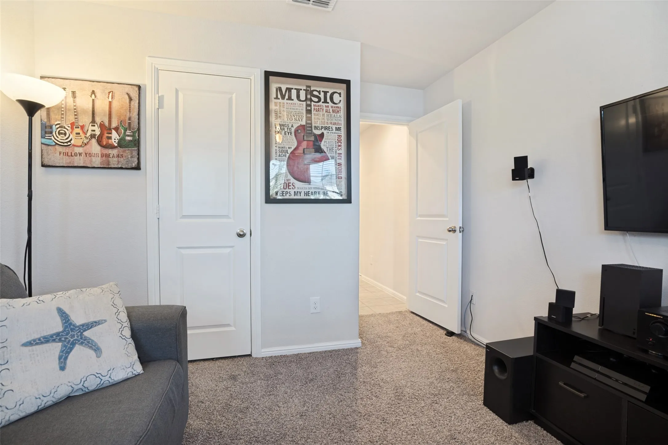 Single Family Residence For Sale in Denton County , 16537 White Fish Lane, Justin, Texas 76247, 3 Bedroom, 2 Bathroom, 2 Garage spaces, 1,536 Sqft, built in 2022, mls#21385507, Real Estate Agent in Justin, Homes For Sale in Denton county, Homes For Sale in Justin, Realtor in Justin Texas, Real Estate Brokerage Independent Realty Texas, Luminita Cordes Realtor
