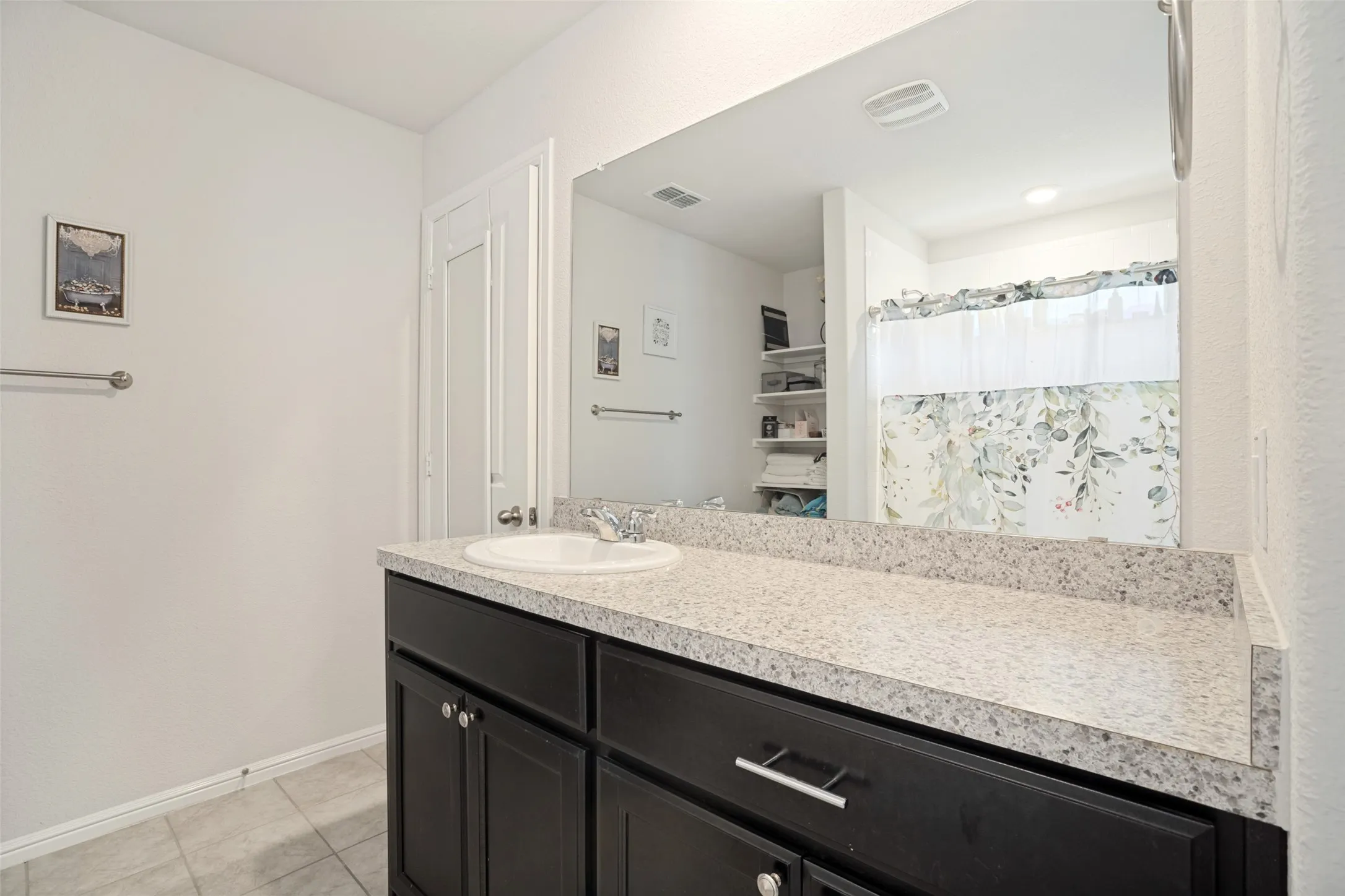 Single Family Residence For Sale in Denton County , 16537 White Fish Lane, Justin, Texas 76247, 3 Bedroom, 2 Bathroom, 2 Garage spaces, 1,536 Sqft, built in 2022, mls#21385507, Real Estate Agent in Justin, Homes For Sale in Denton county, Homes For Sale in Justin, Realtor in Justin Texas, Real Estate Brokerage Independent Realty Texas, Luminita Cordes Realtor