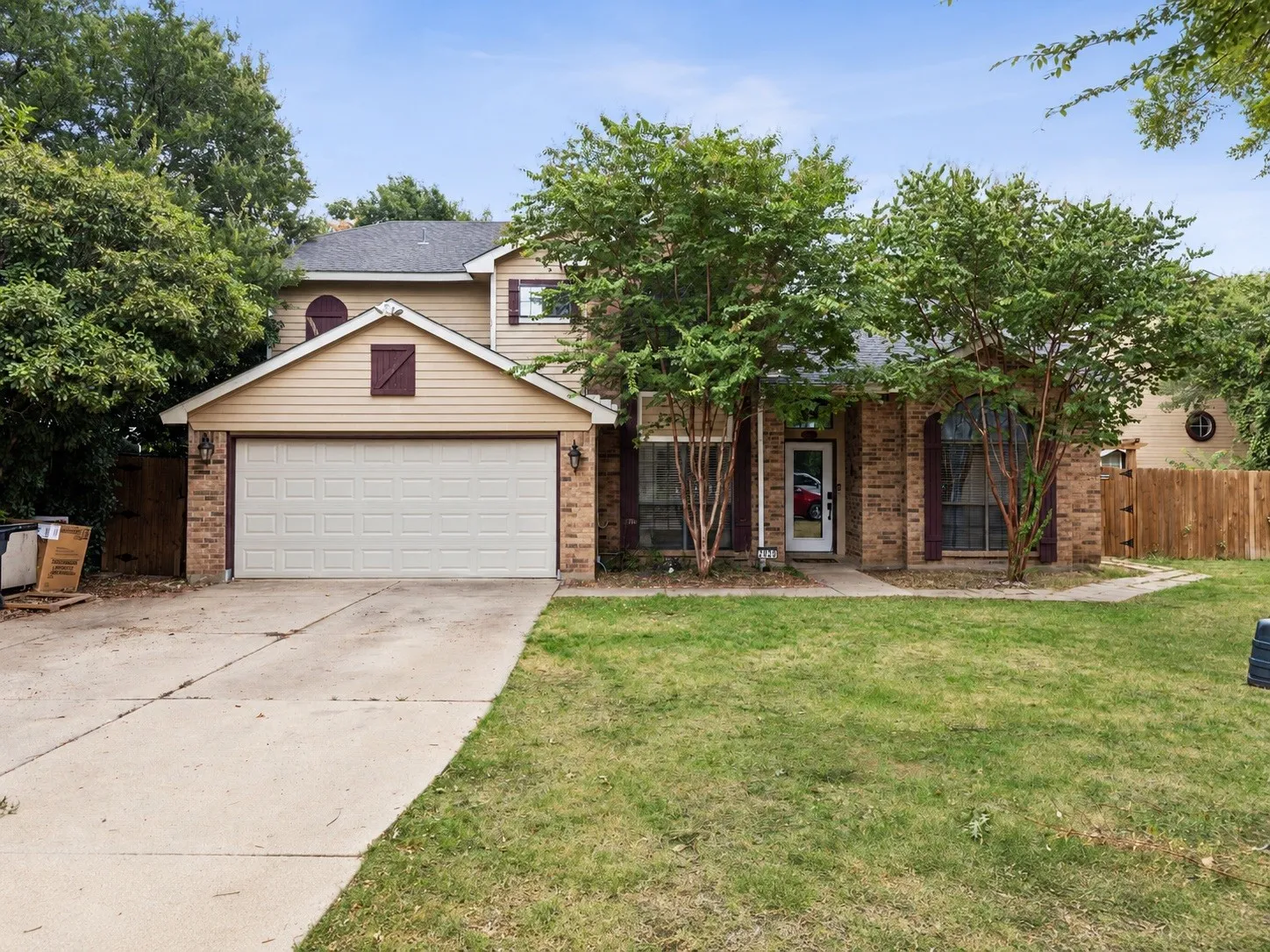 Single Family Residence For Rent in Denton County , 2020 Crestmeadow Street, Denton, Texas 76207, 3 Bedroom, 3 Bathroom, 2 Garage spaces, 2,350 Sqft, built in 1986, mls#21387787, Real Estate Agent in Denton, Homes For Rent in Denton county, Homes For Rent in Denton, Realtor in Denton Texas, Real Estate Brokerage Independent Realty Texas, Luminita Cordes Realtor
