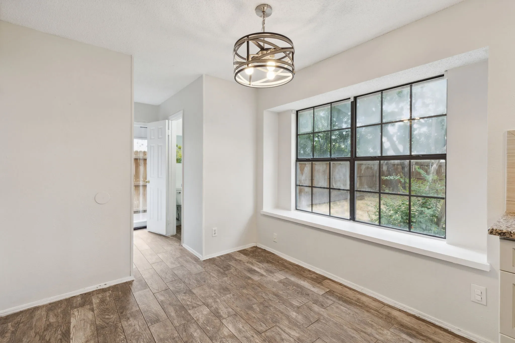 Single Family Residence For Rent in Denton County , 2020 Crestmeadow Street, Denton, Texas 76207, 3 Bedroom, 3 Bathroom, 2 Garage spaces, 2,350 Sqft, built in 1986, mls#21387787, Real Estate Agent in Denton, Homes For Rent in Denton county, Homes For Rent in Denton, Realtor in Denton Texas, Real Estate Brokerage Independent Realty Texas, Luminita Cordes Realtor