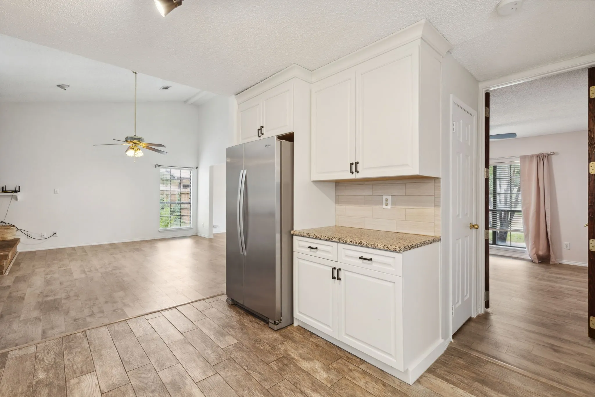 Single Family Residence For Rent in Denton County , 2020 Crestmeadow Street, Denton, Texas 76207, 3 Bedroom, 3 Bathroom, 2 Garage spaces, 2,350 Sqft, built in 1986, mls#21387787, Real Estate Agent in Denton, Homes For Rent in Denton county, Homes For Rent in Denton, Realtor in Denton Texas, Real Estate Brokerage Independent Realty Texas, Luminita Cordes Realtor