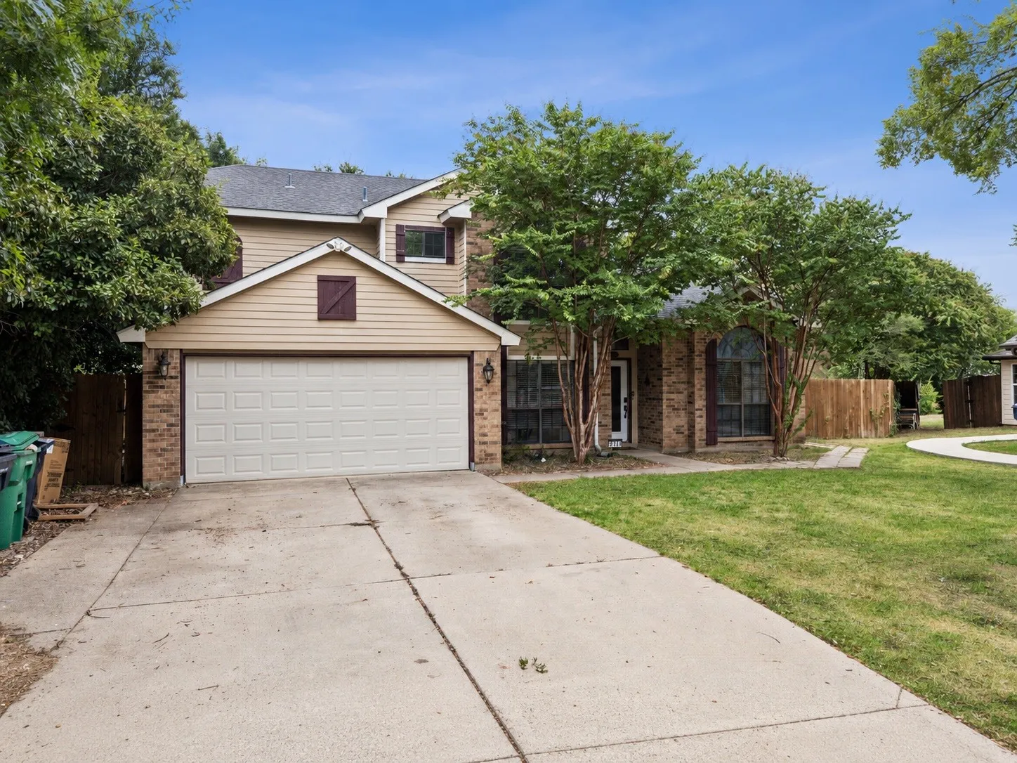 Single Family Residence For Rent in Denton County , 2020 Crestmeadow Street, Denton, Texas 76207, 3 Bedroom, 3 Bathroom, 2 Garage spaces, 2,350 Sqft, built in 1986, mls#21387787, Real Estate Agent in Denton, Homes For Rent in Denton county, Homes For Rent in Denton, Realtor in Denton Texas, Real Estate Brokerage Independent Realty Texas, Luminita Cordes Realtor