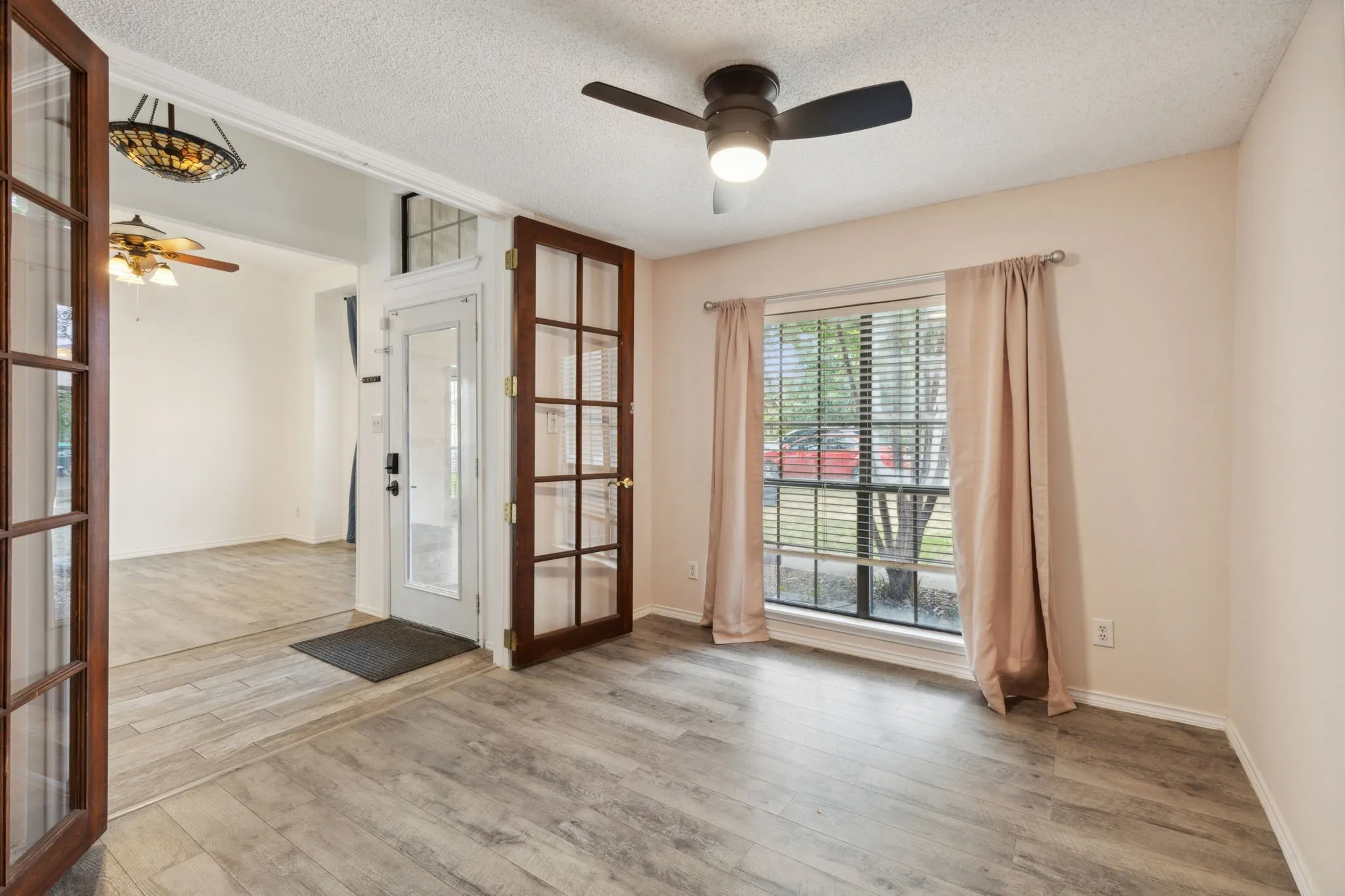 Single Family Residence For Rent in Denton County , 2020 Crestmeadow Street, Denton, Texas 76207, 3 Bedroom, 3 Bathroom, 2 Garage spaces, 2,350 Sqft, built in 1986, mls#21387787, Real Estate Agent in Denton, Homes For Rent in Denton county, Homes For Rent in Denton, Realtor in Denton Texas, Real Estate Brokerage Independent Realty Texas, Luminita Cordes Realtor