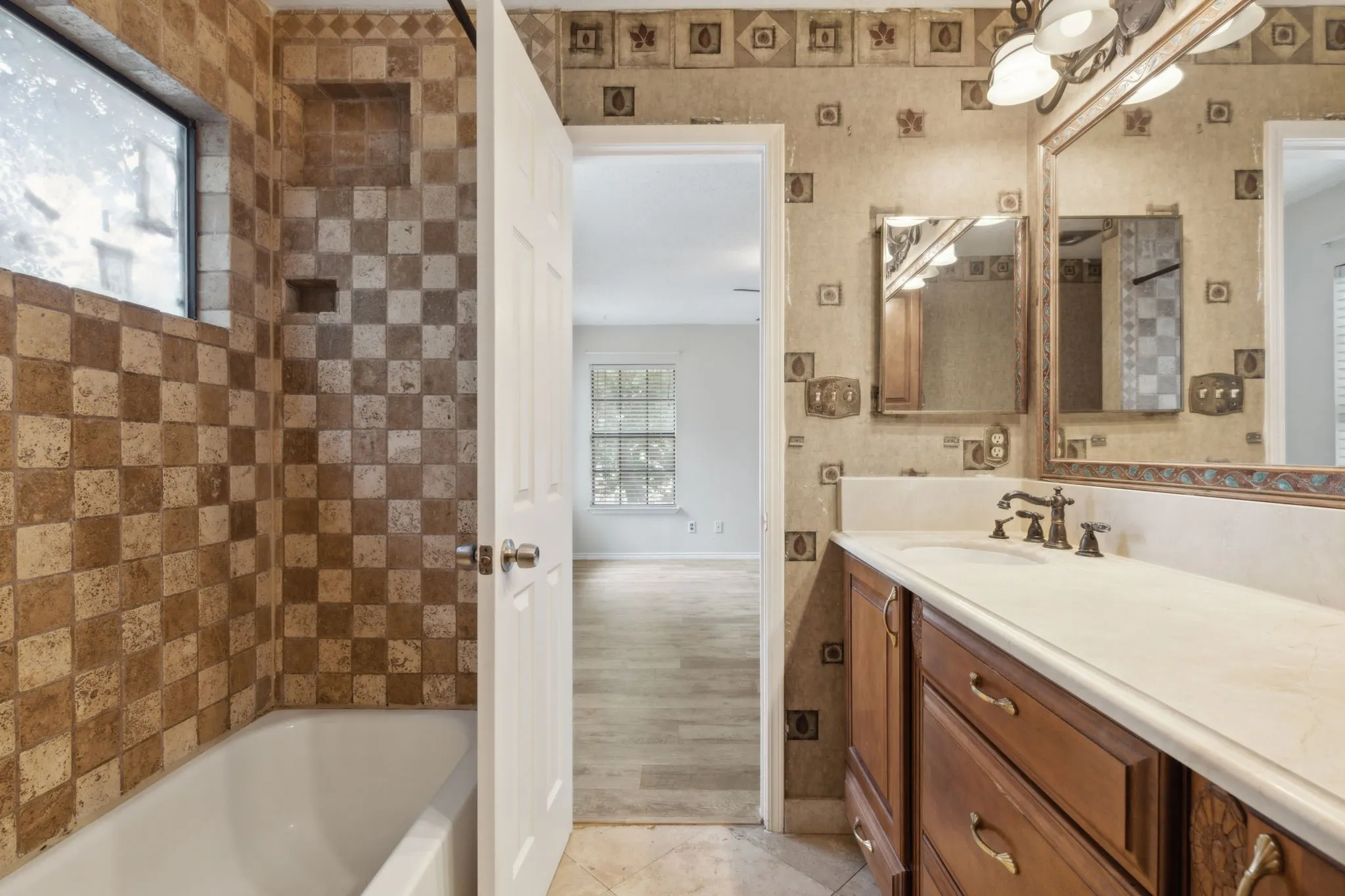 Single Family Residence For Rent in Denton County , 2020 Crestmeadow Street, Denton, Texas 76207, 3 Bedroom, 3 Bathroom, 2 Garage spaces, 2,350 Sqft, built in 1986, mls#21387787, Real Estate Agent in Denton, Homes For Rent in Denton county, Homes For Rent in Denton, Realtor in Denton Texas, Real Estate Brokerage Independent Realty Texas, Luminita Cordes Realtor