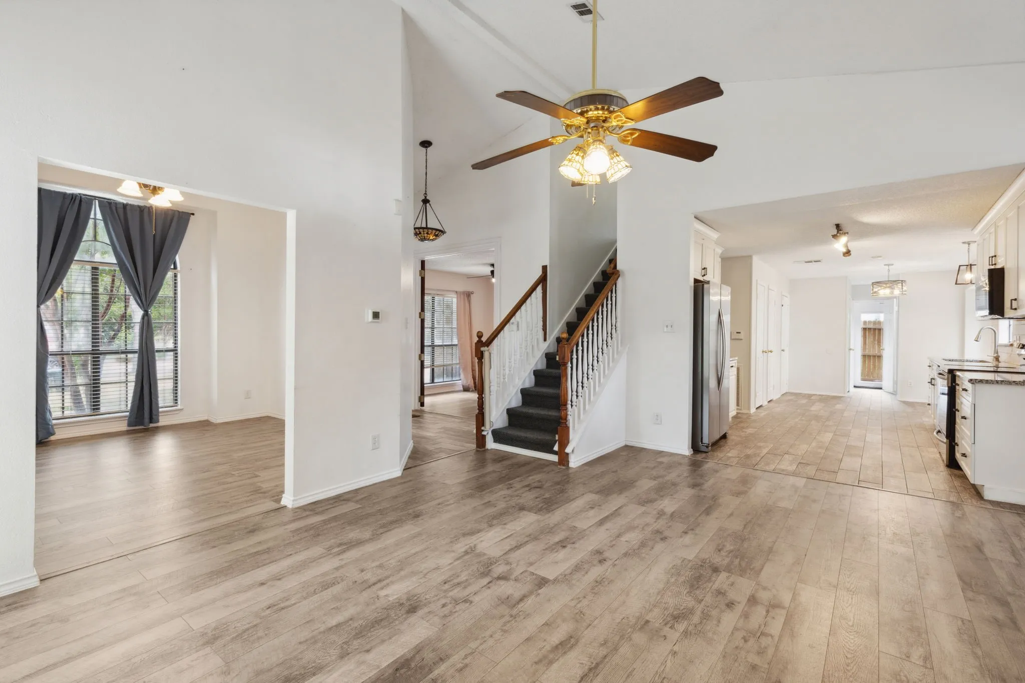Single Family Residence For Rent in Denton County , 2020 Crestmeadow Street, Denton, Texas 76207, 3 Bedroom, 3 Bathroom, 2 Garage spaces, 2,350 Sqft, built in 1986, mls#21387787, Real Estate Agent in Denton, Homes For Rent in Denton county, Homes For Rent in Denton, Realtor in Denton Texas, Real Estate Brokerage Independent Realty Texas, Luminita Cordes Realtor