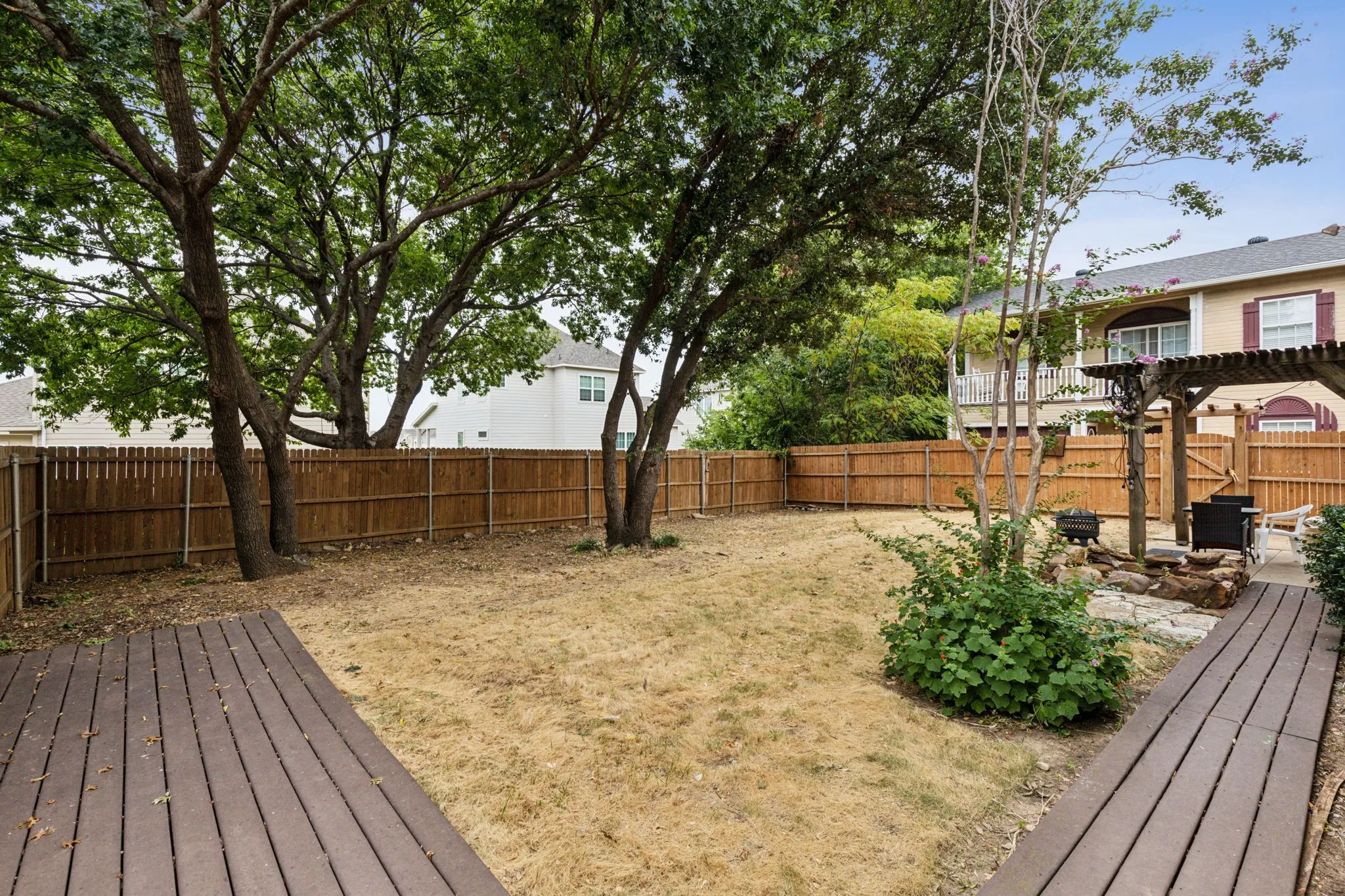 Single Family Residence For Rent in Denton County , 2020 Crestmeadow Street, Denton, Texas 76207, 3 Bedroom, 3 Bathroom, 2 Garage spaces, 2,350 Sqft, built in 1986, mls#21387787, Real Estate Agent in Denton, Homes For Rent in Denton county, Homes For Rent in Denton, Realtor in Denton Texas, Real Estate Brokerage Independent Realty Texas, Luminita Cordes Realtor