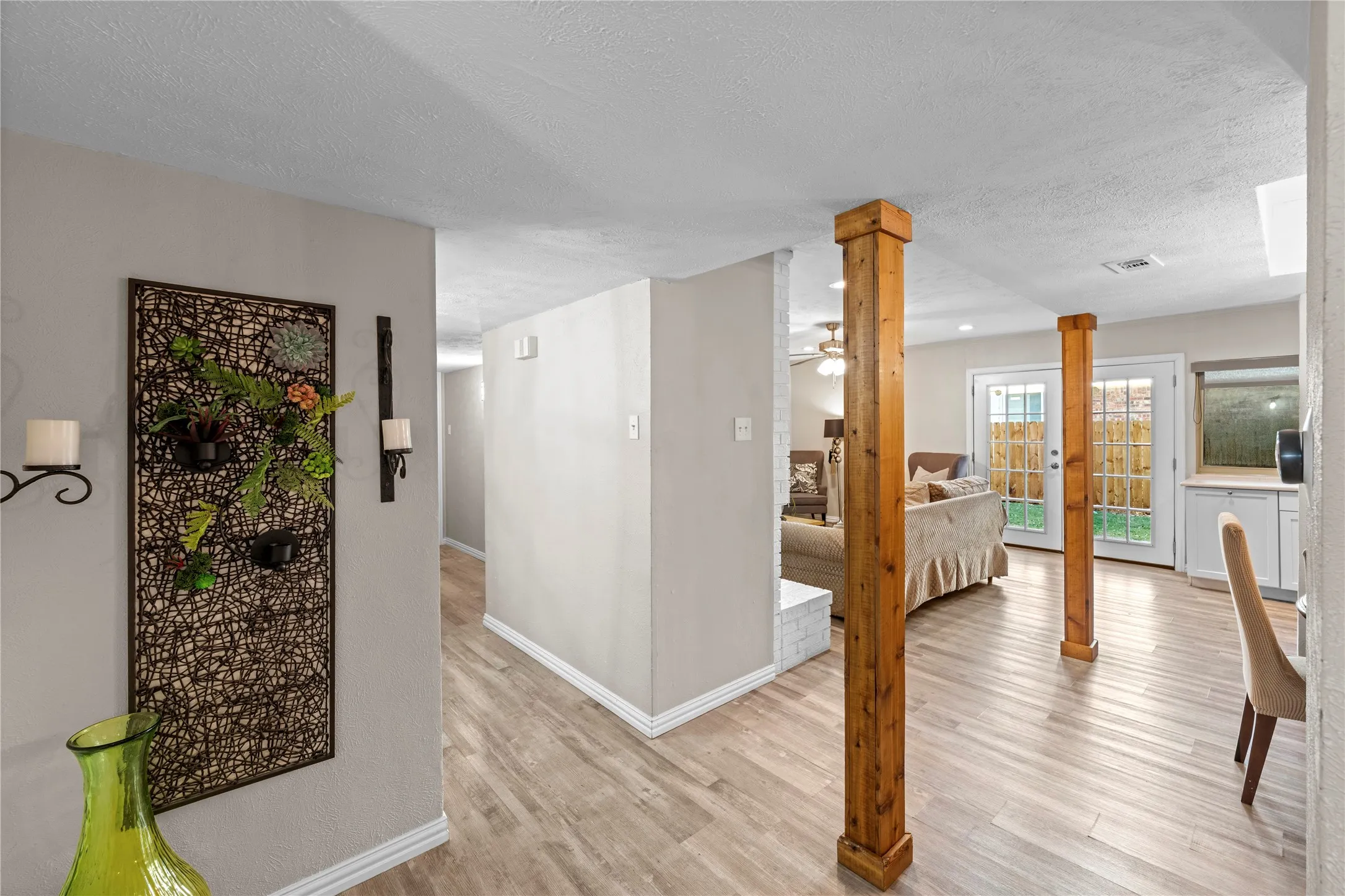Single Family Residence For Rent in Denton County , 5005 Overton Circle, The Colony, Texas 75056, 4 Bedroom, 2 Bathroom, 2 Garage spaces, 1,699 Sqft, built in 1976, mls#21380898, Real Estate Agent in The Colony, Homes For Rent in Denton county, Homes For Rent in The Colony, Realtor in The Colony Texas, Real Estate Brokerage Independent Realty Texas, Luminita Cordes Realtor