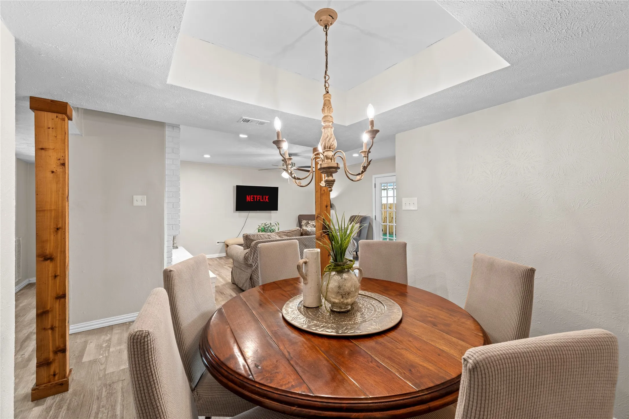 Tray ceiling featuring a decorative chandelier