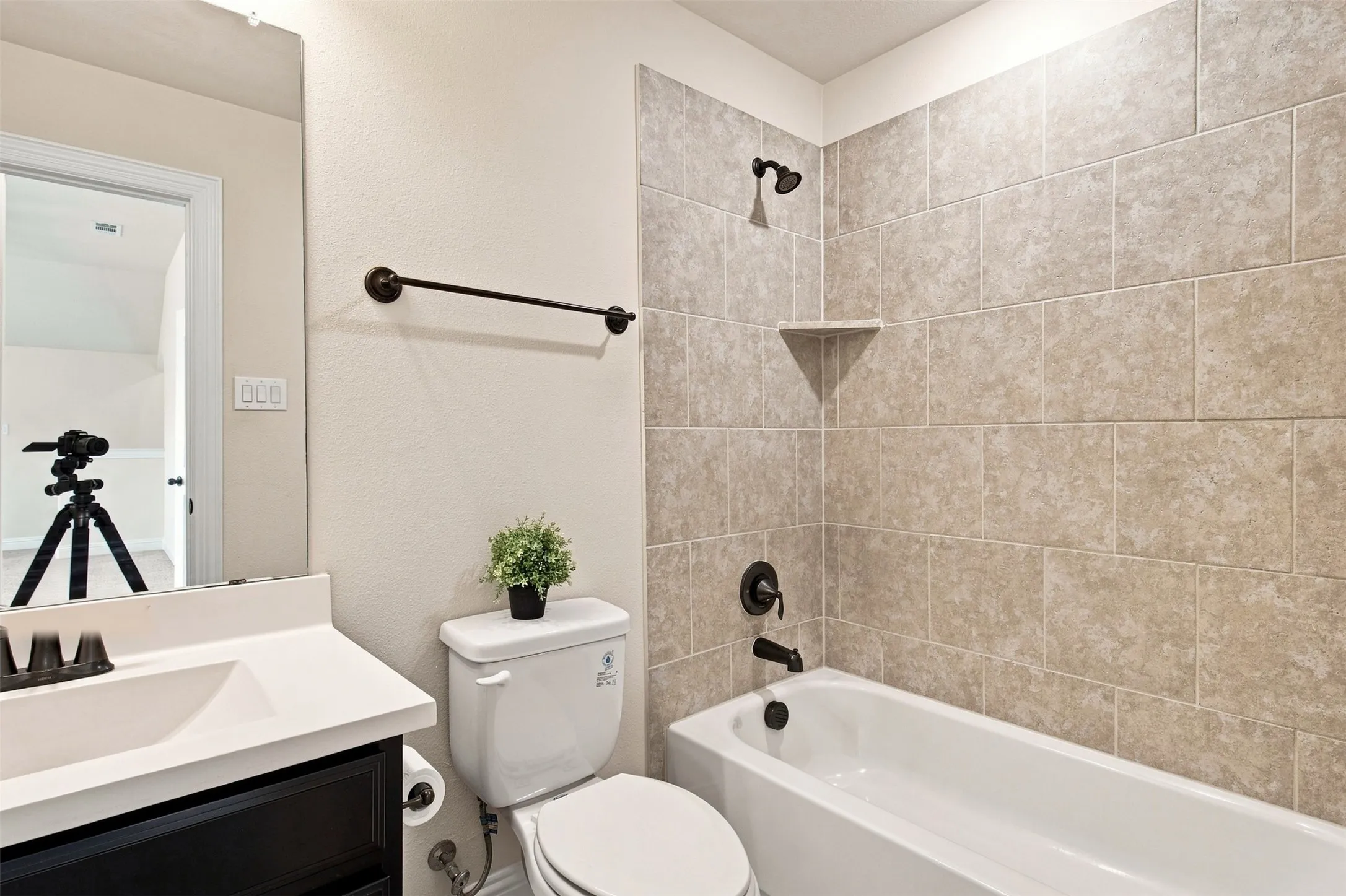 Upstairs full bath