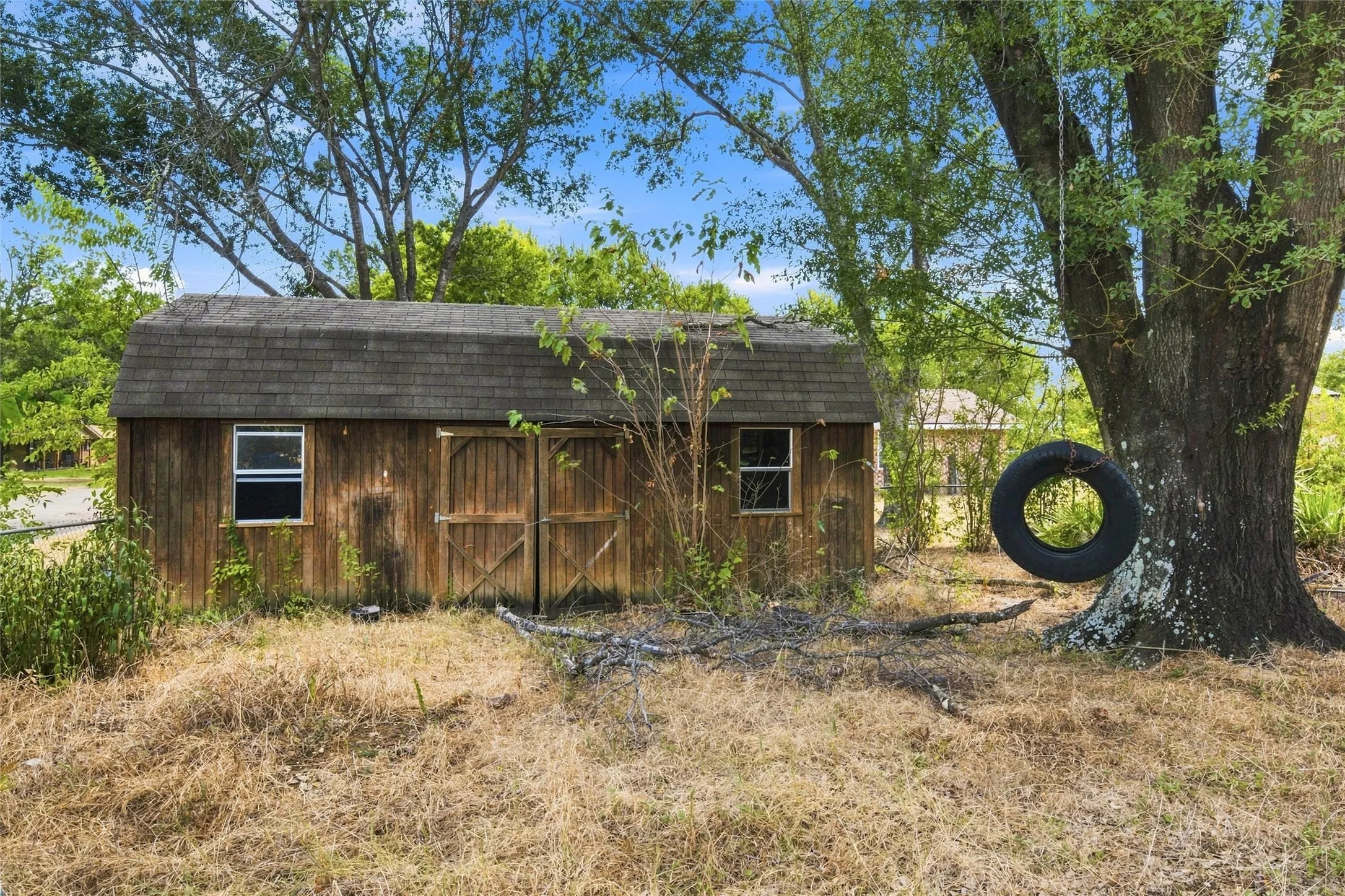 Single Family Residence For Sale in Limestone County , 1302 N Bailey Street, Mexia, Texas 76667, 4 Bedroom, 3 Bathroom, Garage spaces, 3,263 Sqft, built in 1979, mls#21388141, Real Estate Agent in Mexia, Homes For Sale in Limestone county, Homes For Sale in Mexia, Realtor in Mexia Texas, Real Estate Brokerage Independent Realty Texas, Luminita Cordes Realtor