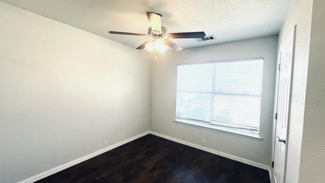 Single Family Residence For Rent in Collin County , 2506 Deer Run Court, Melissa, Texas 75454, 4 Bedroom, 2 Bathroom, 2 Garage spaces, 1,872 Sqft, built in 2004, mls#21386980, Real Estate Agent in Melissa, Homes For Rent in Collin county, Homes For Rent in Melissa, Realtor in Melissa Texas, Real Estate Brokerage Independent Realty Texas, Luminita Cordes Realtor