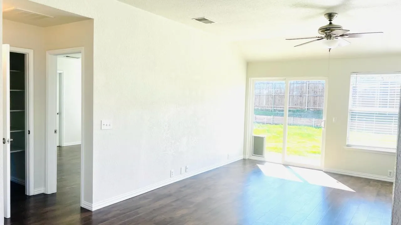 Single Family Residence For Rent in Collin County , 2506 Deer Run Court, Melissa, Texas 75454, 4 Bedroom, 2 Bathroom, 2 Garage spaces, 1,872 Sqft, built in 2004, mls#21386980, Real Estate Agent in Melissa, Homes For Rent in Collin county, Homes For Rent in Melissa, Realtor in Melissa Texas, Real Estate Brokerage Independent Realty Texas, Luminita Cordes Realtor