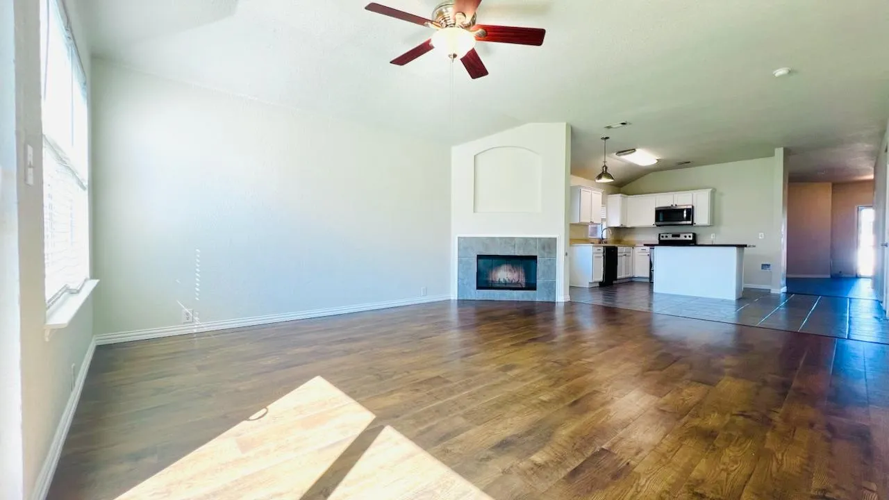 Single Family Residence For Rent in Collin County , 2506 Deer Run Court, Melissa, Texas 75454, 4 Bedroom, 2 Bathroom, 2 Garage spaces, 1,872 Sqft, built in 2004, mls#21386980, Real Estate Agent in Melissa, Homes For Rent in Collin county, Homes For Rent in Melissa, Realtor in Melissa Texas, Real Estate Brokerage Independent Realty Texas, Luminita Cordes Realtor