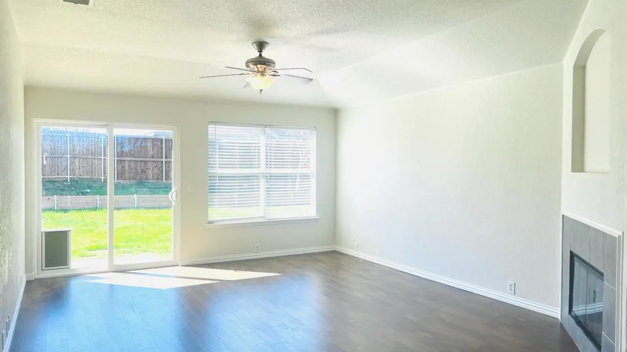 Single Family Residence For Rent in Collin County , 2506 Deer Run Court, Melissa, Texas 75454, 4 Bedroom, 2 Bathroom, 2 Garage spaces, 1,872 Sqft, built in 2004, mls#21386980, Real Estate Agent in Melissa, Homes For Rent in Collin county, Homes For Rent in Melissa, Realtor in Melissa Texas, Real Estate Brokerage Independent Realty Texas, Luminita Cordes Realtor