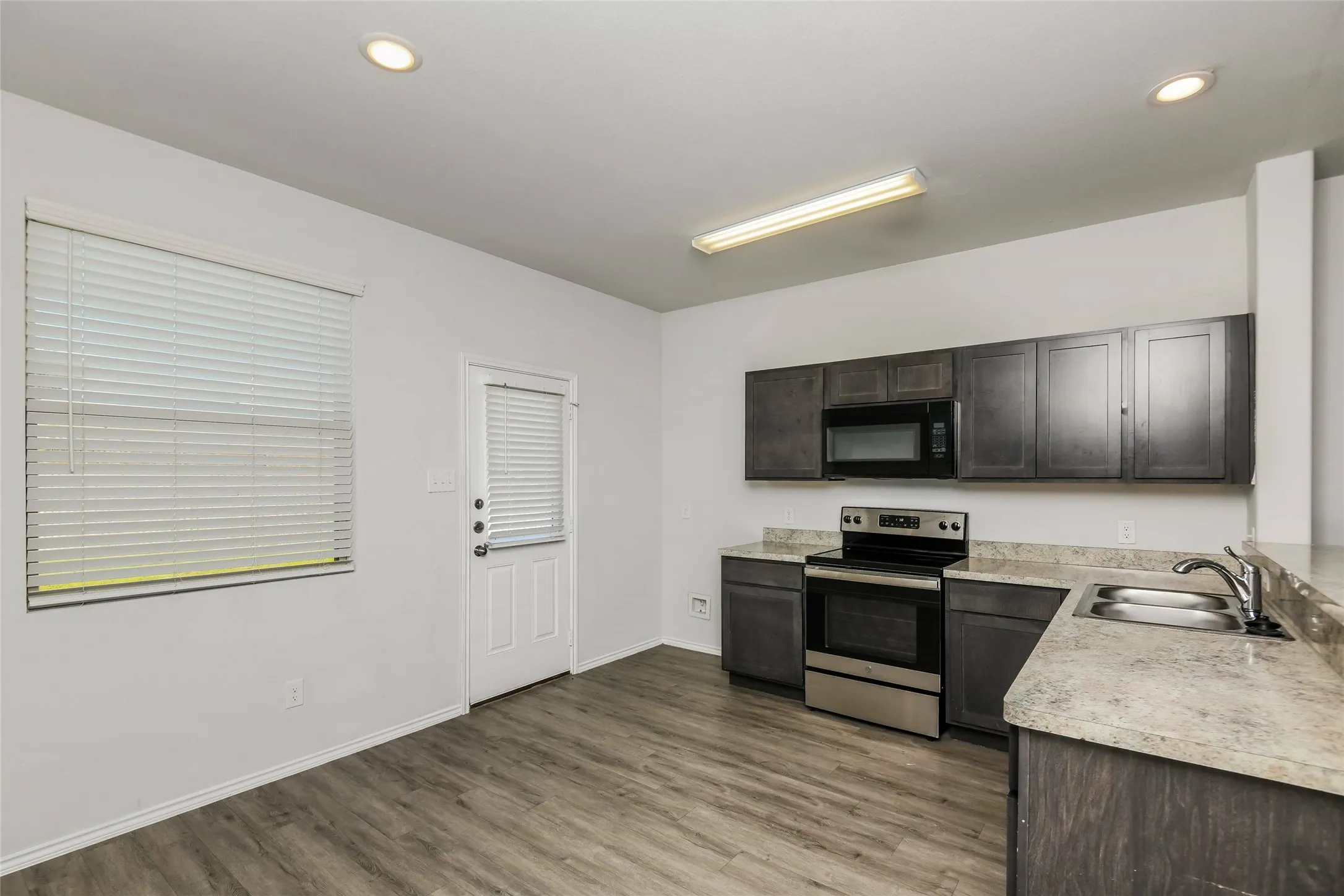 Single Family Residence For Rent in Tarrant County , 8348 Yaupon Holly Trail, Fort Worth, Texas 76123, 4 Bedroom, 3 Bathroom, 2 Garage spaces, 1,751 Sqft, built in 2021, mls#21388193, Real Estate Agent in Fort Worth, Homes For Rent in Tarrant county, Homes For Rent in Fort Worth, Realtor in Fort Worth Texas, Real Estate Brokerage Independent Realty Texas, Luminita Cordes Realtor
