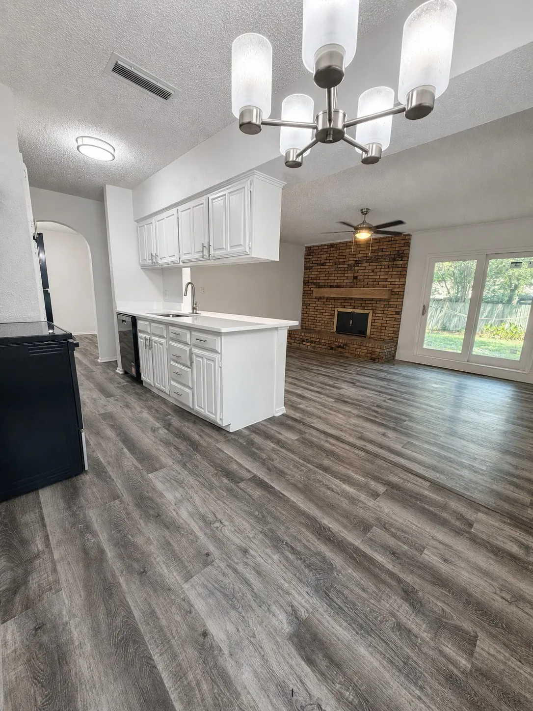 Single Family Residence For Rent in Tarrant County , 5309 Holly Trail, Arlington, Texas 76016, 3 Bedroom, 2 Bathroom, 2 Garage spaces, 1,675 Sqft, built in 1974, mls#21388197, Real Estate Agent in Arlington, Homes For Rent in Tarrant county, Homes For Rent in Arlington, Realtor in Arlington Texas, Real Estate Brokerage Independent Realty Texas, Luminita Cordes Realtor