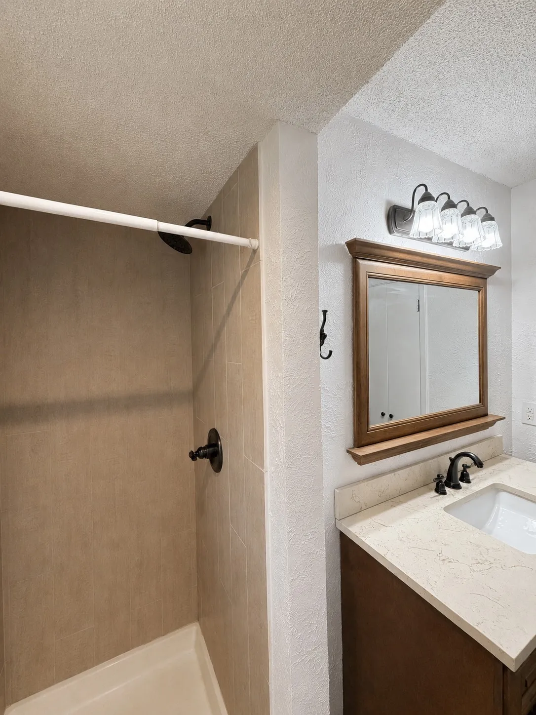 Single Family Residence For Rent in Tarrant County , 5309 Holly Trail, Arlington, Texas 76016, 3 Bedroom, 2 Bathroom, 2 Garage spaces, 1,675 Sqft, built in 1974, mls#21388197, Real Estate Agent in Arlington, Homes For Rent in Tarrant county, Homes For Rent in Arlington, Realtor in Arlington Texas, Real Estate Brokerage Independent Realty Texas, Luminita Cordes Realtor