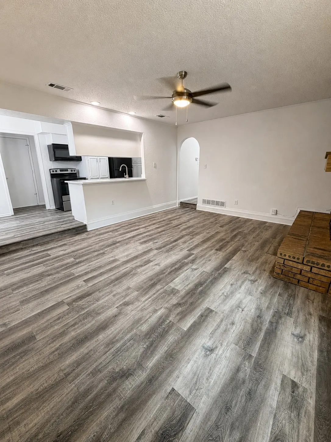Single Family Residence For Rent in Tarrant County , 5309 Holly Trail, Arlington, Texas 76016, 3 Bedroom, 2 Bathroom, 2 Garage spaces, 1,675 Sqft, built in 1974, mls#21388197, Real Estate Agent in Arlington, Homes For Rent in Tarrant county, Homes For Rent in Arlington, Realtor in Arlington Texas, Real Estate Brokerage Independent Realty Texas, Luminita Cordes Realtor