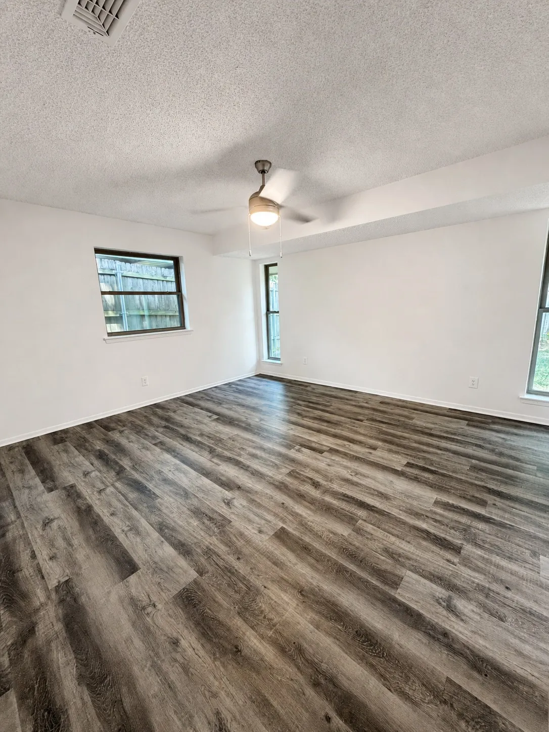 Single Family Residence For Rent in Tarrant County , 5309 Holly Trail, Arlington, Texas 76016, 3 Bedroom, 2 Bathroom, 2 Garage spaces, 1,675 Sqft, built in 1974, mls#21388197, Real Estate Agent in Arlington, Homes For Rent in Tarrant county, Homes For Rent in Arlington, Realtor in Arlington Texas, Real Estate Brokerage Independent Realty Texas, Luminita Cordes Realtor