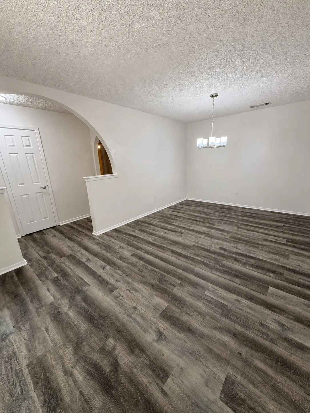 Single Family Residence For Rent in Tarrant County , 5309 Holly Trail, Arlington, Texas 76016, 3 Bedroom, 2 Bathroom, 2 Garage spaces, 1,675 Sqft, built in 1974, mls#21388197, Real Estate Agent in Arlington, Homes For Rent in Tarrant county, Homes For Rent in Arlington, Realtor in Arlington Texas, Real Estate Brokerage Independent Realty Texas, Luminita Cordes Realtor