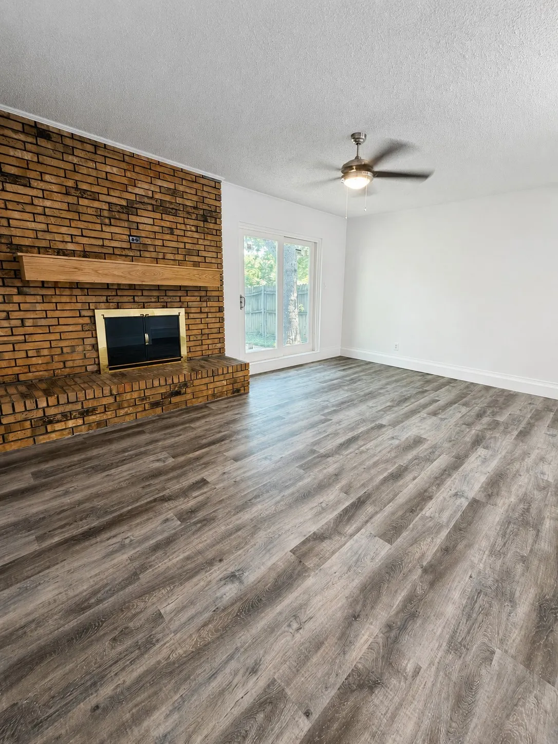 Single Family Residence For Rent in Tarrant County , 5309 Holly Trail, Arlington, Texas 76016, 3 Bedroom, 2 Bathroom, 2 Garage spaces, 1,675 Sqft, built in 1974, mls#21388197, Real Estate Agent in Arlington, Homes For Rent in Tarrant county, Homes For Rent in Arlington, Realtor in Arlington Texas, Real Estate Brokerage Independent Realty Texas, Luminita Cordes Realtor