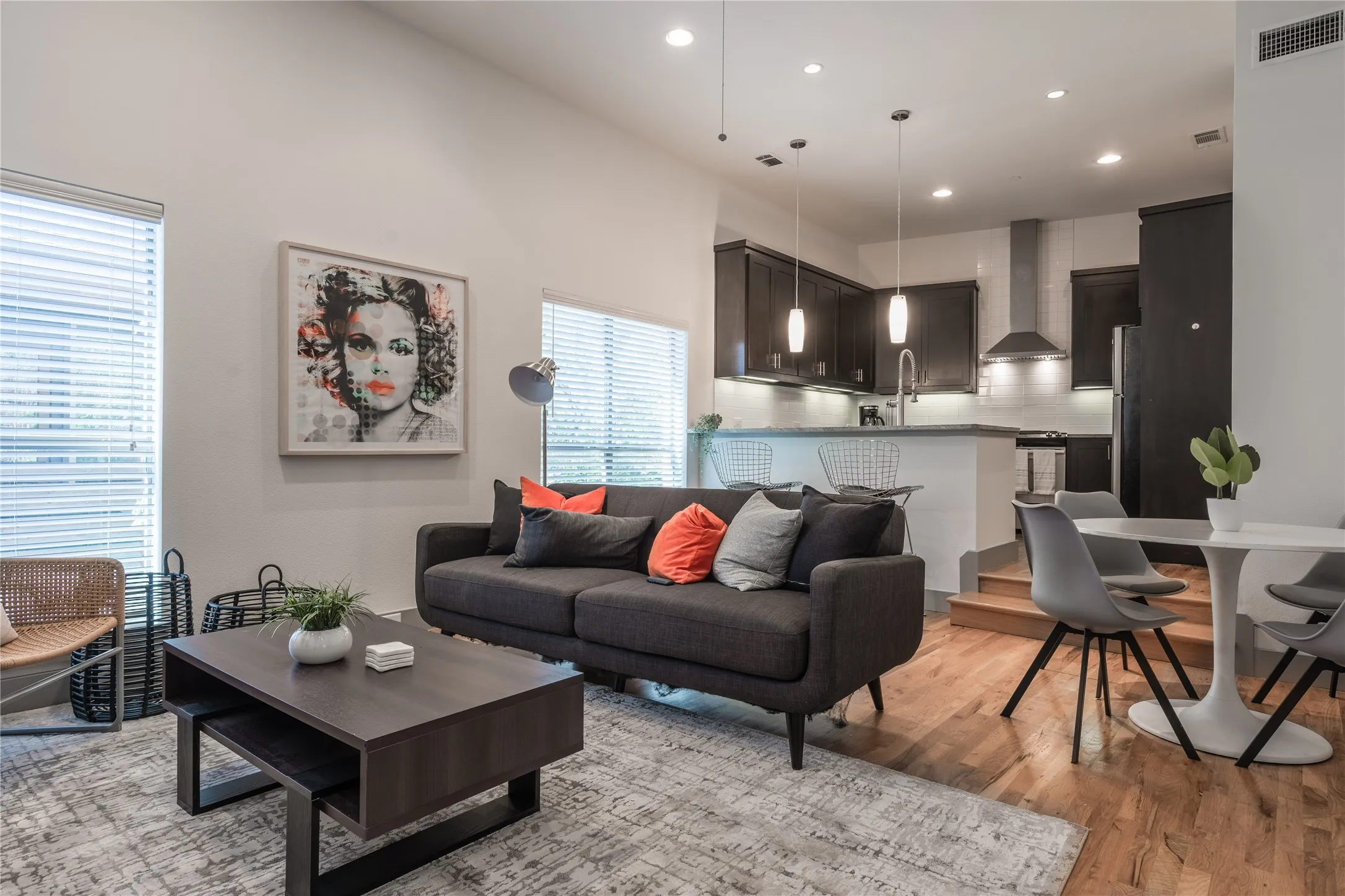 Townhouse For Rent in Dallas County , 5017 Manett Street 106, Dallas, Texas 75206, 2 Bedroom, 3 Bathroom, 2 Garage spaces, 1,950 Sqft, built in 2008, mls#20968165, Real Estate Agent in Dallas, Homes For Rent in Dallas county, Homes For Rent in Dallas, Realtor in Dallas Texas, Real Estate Brokerage Independent Realty Texas, Luminita Cordes Realtor