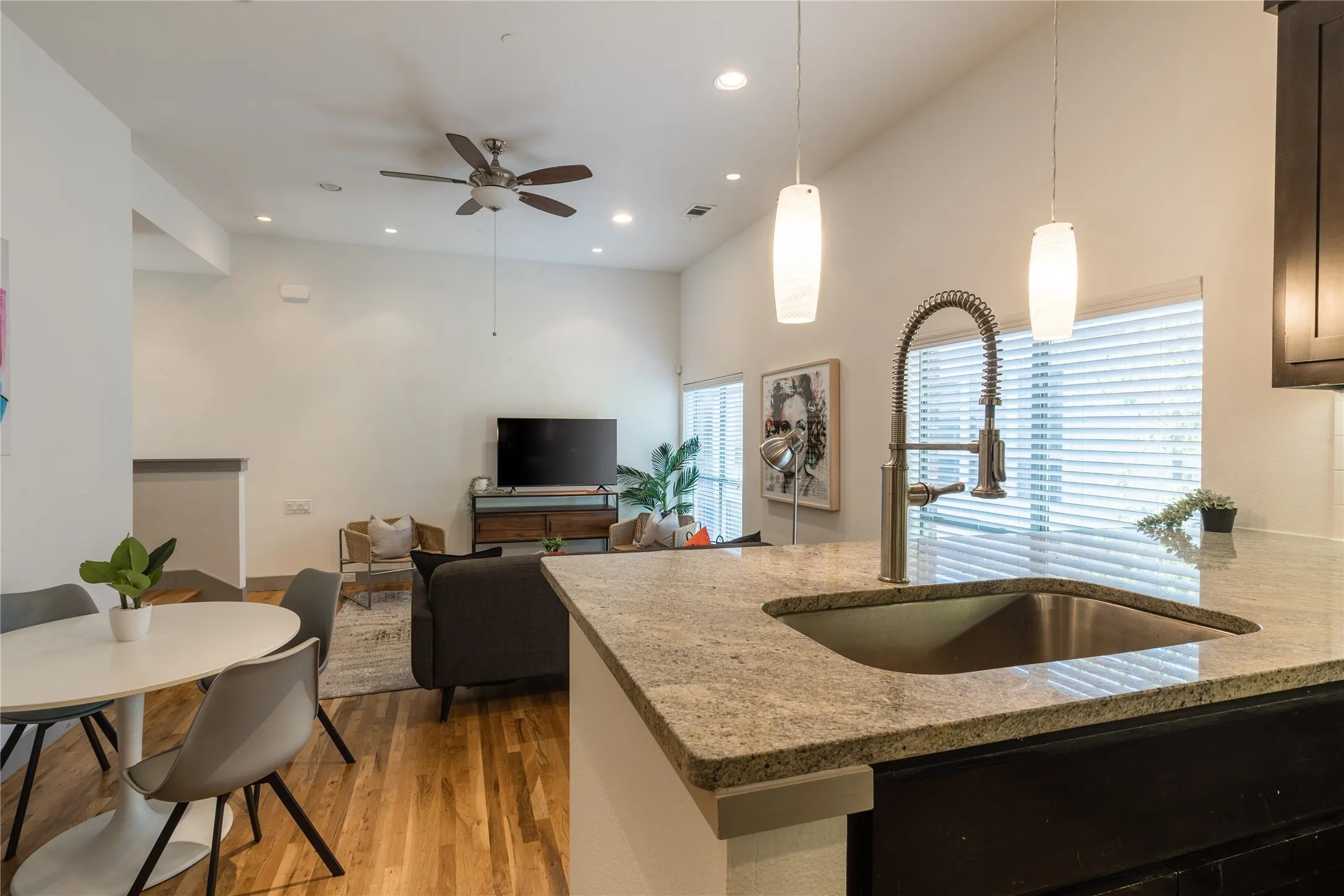 Townhouse For Rent in Dallas County , 5017 Manett Street 106, Dallas, Texas 75206, 2 Bedroom, 3 Bathroom, 2 Garage spaces, 1,950 Sqft, built in 2008, mls#20968165, Real Estate Agent in Dallas, Homes For Rent in Dallas county, Homes For Rent in Dallas, Realtor in Dallas Texas, Real Estate Brokerage Independent Realty Texas, Luminita Cordes Realtor
