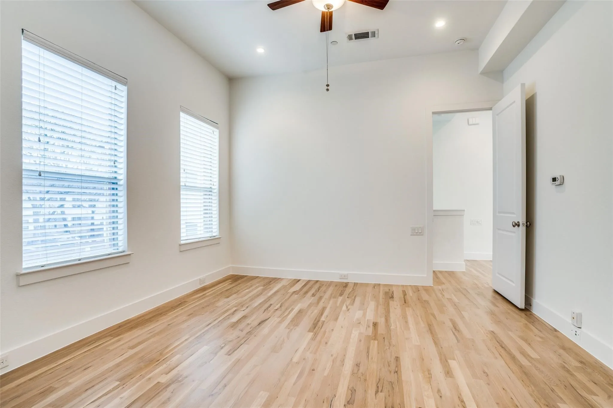 Townhouse For Rent in Dallas County , 5017 Manett Street 106, Dallas, Texas 75206, 2 Bedroom, 3 Bathroom, 2 Garage spaces, 1,950 Sqft, built in 2008, mls#20968165, Real Estate Agent in Dallas, Homes For Rent in Dallas county, Homes For Rent in Dallas, Realtor in Dallas Texas, Real Estate Brokerage Independent Realty Texas, Luminita Cordes Realtor