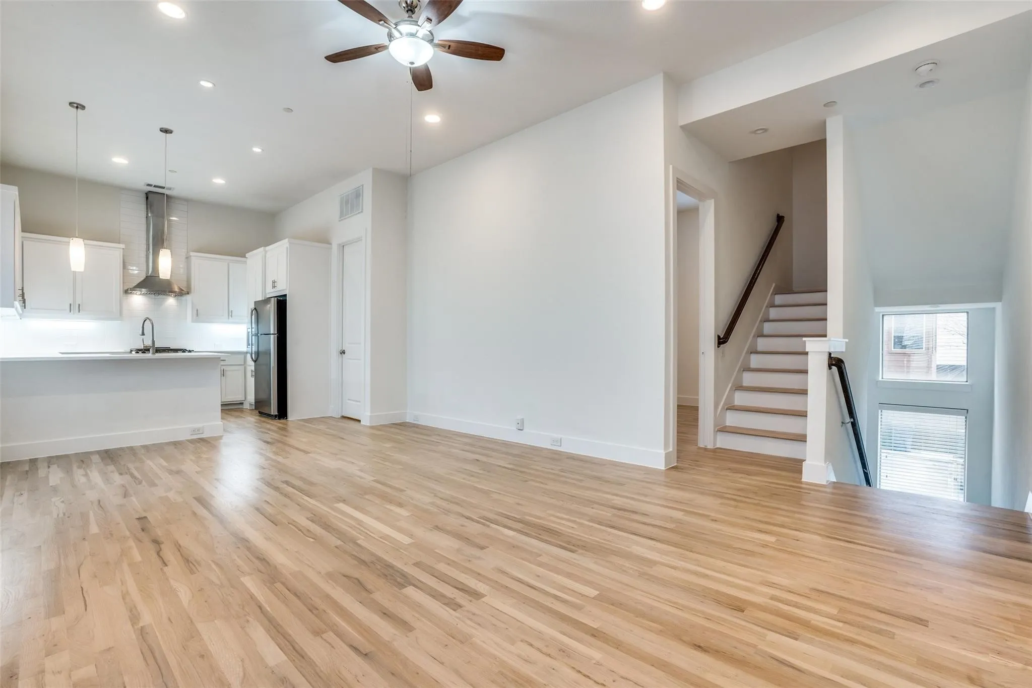 Townhouse For Rent in Dallas County , 5017 Manett Street 106, Dallas, Texas 75206, 2 Bedroom, 3 Bathroom, 2 Garage spaces, 1,950 Sqft, built in 2008, mls#20968165, Real Estate Agent in Dallas, Homes For Rent in Dallas county, Homes For Rent in Dallas, Realtor in Dallas Texas, Real Estate Brokerage Independent Realty Texas, Luminita Cordes Realtor