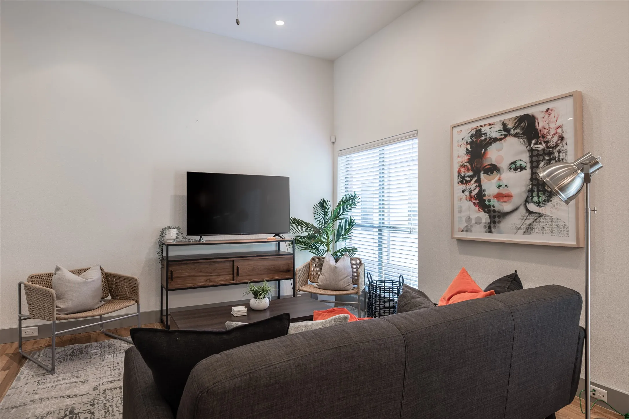 Townhouse For Rent in Dallas County , 5017 Manett Street 106, Dallas, Texas 75206, 2 Bedroom, 3 Bathroom, 2 Garage spaces, 1,950 Sqft, built in 2008, mls#20968165, Real Estate Agent in Dallas, Homes For Rent in Dallas county, Homes For Rent in Dallas, Realtor in Dallas Texas, Real Estate Brokerage Independent Realty Texas, Luminita Cordes Realtor