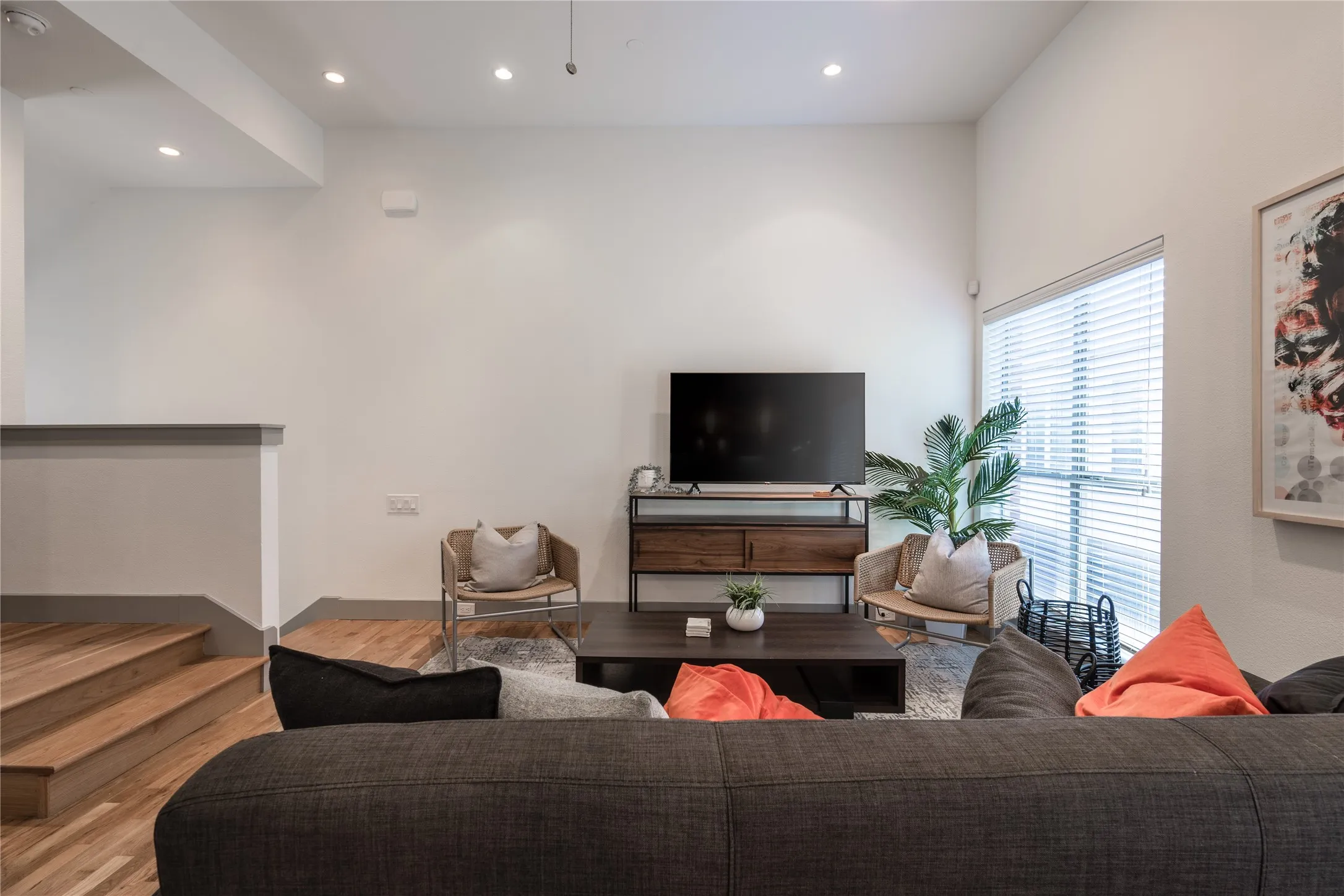 Townhouse For Rent in Dallas County , 5017 Manett Street 106, Dallas, Texas 75206, 2 Bedroom, 3 Bathroom, 2 Garage spaces, 1,950 Sqft, built in 2008, mls#20968165, Real Estate Agent in Dallas, Homes For Rent in Dallas county, Homes For Rent in Dallas, Realtor in Dallas Texas, Real Estate Brokerage Independent Realty Texas, Luminita Cordes Realtor