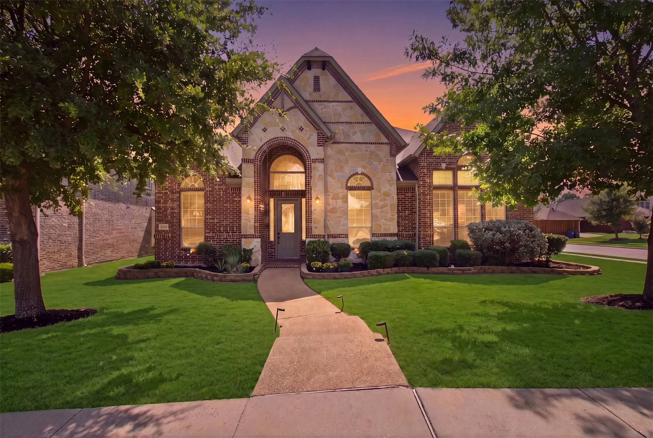 Single Family Residence For Sale in Denton County , 9214 Glen Meadow Court, Frisco, Texas 75033, 5 Bedroom, 5 Bathroom, 3 Garage spaces, 4,174 Sqft, built in 2009, mls#21383149, Real Estate Agent in Frisco, Homes For Sale in Denton county, Homes For Sale in Frisco, Realtor in Frisco Texas, Real Estate Brokerage Independent Realty Texas, Luminita Cordes Realtor