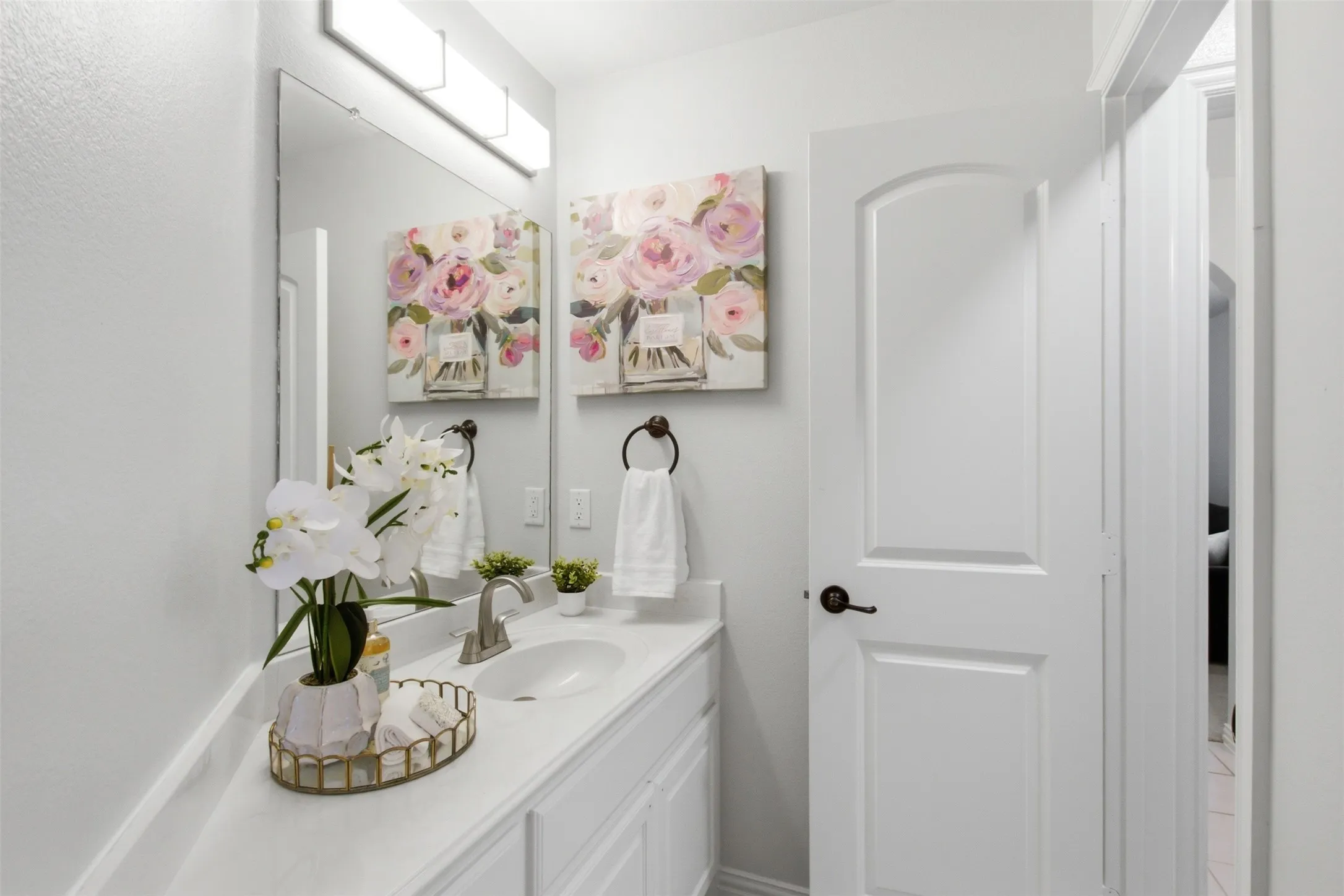 Upstiars Private Vanity to Jack-n-Jill Bath