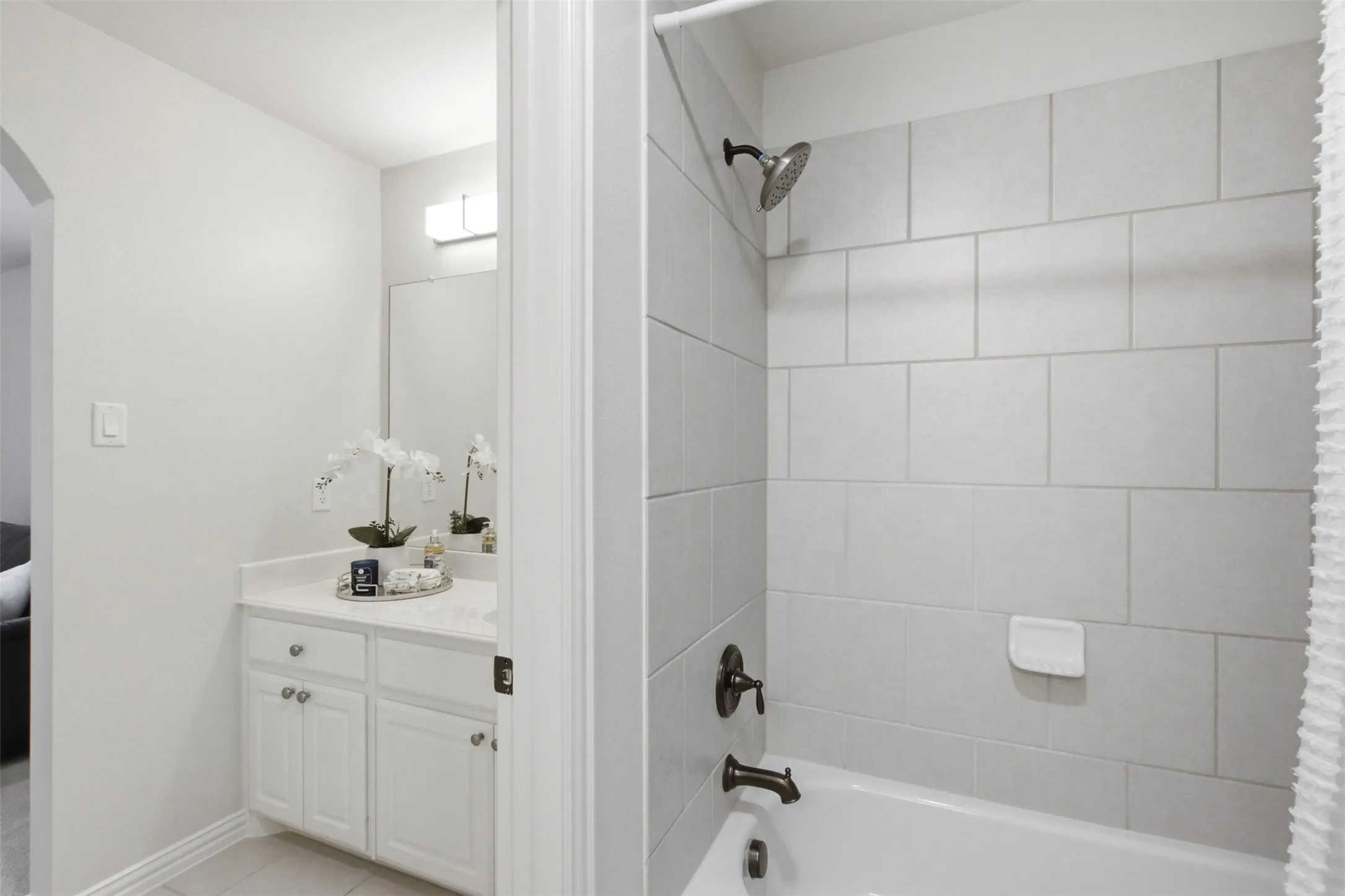 Upstiars Jack-n-Jill bath