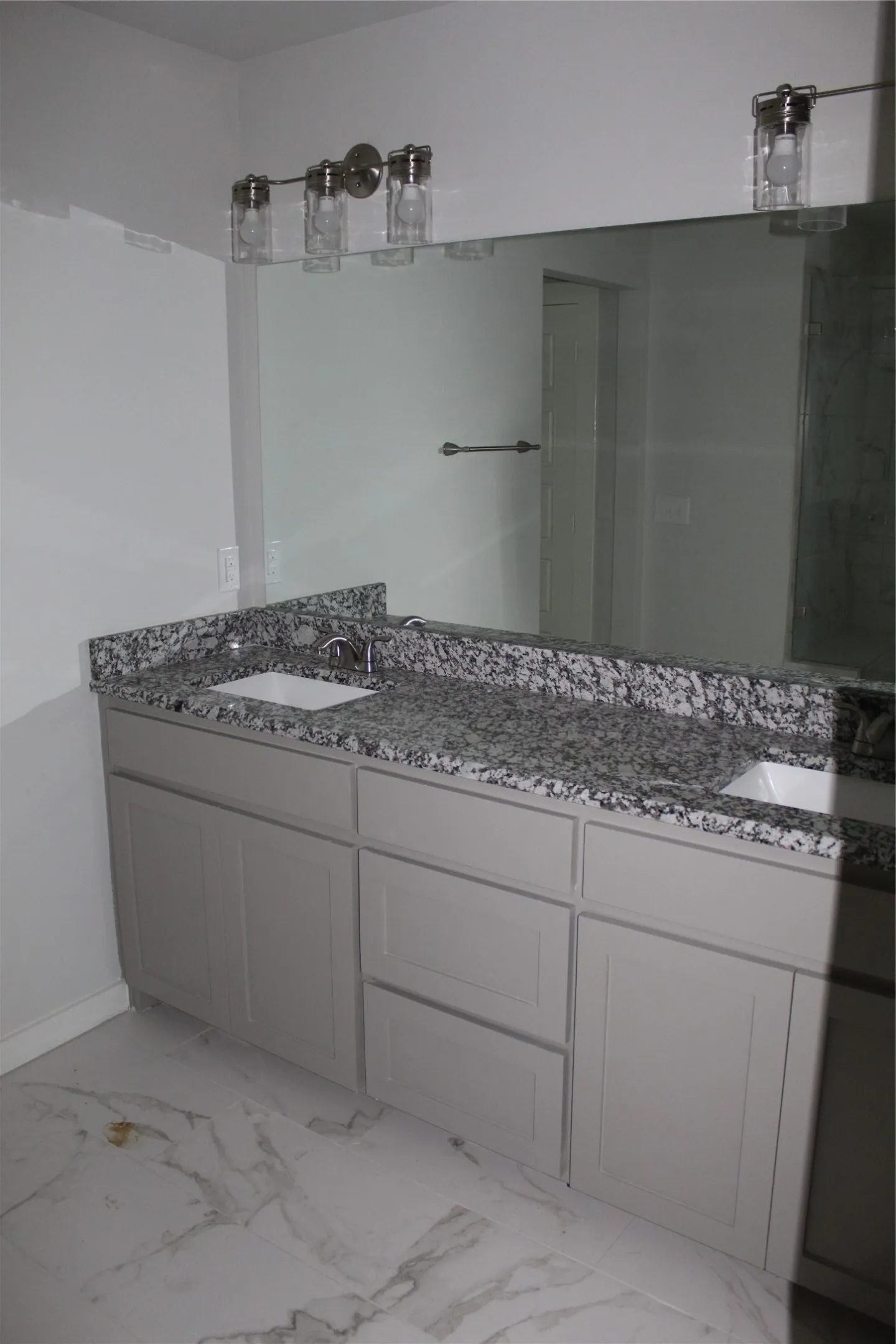 Duplex For Rent in Denton County , 810 Dover, Pilot Point, Texas 76258, 3 Bedroom, 3 Bathroom, 2 Garage spaces, 1,877 Sqft, built in 2019, mls#21388201, Real Estate Agent in Pilot Point, Homes For Rent in Denton county, Homes For Rent in Pilot Point, Realtor in Pilot Point Texas, Real Estate Brokerage Independent Realty Texas, Luminita Cordes Realtor