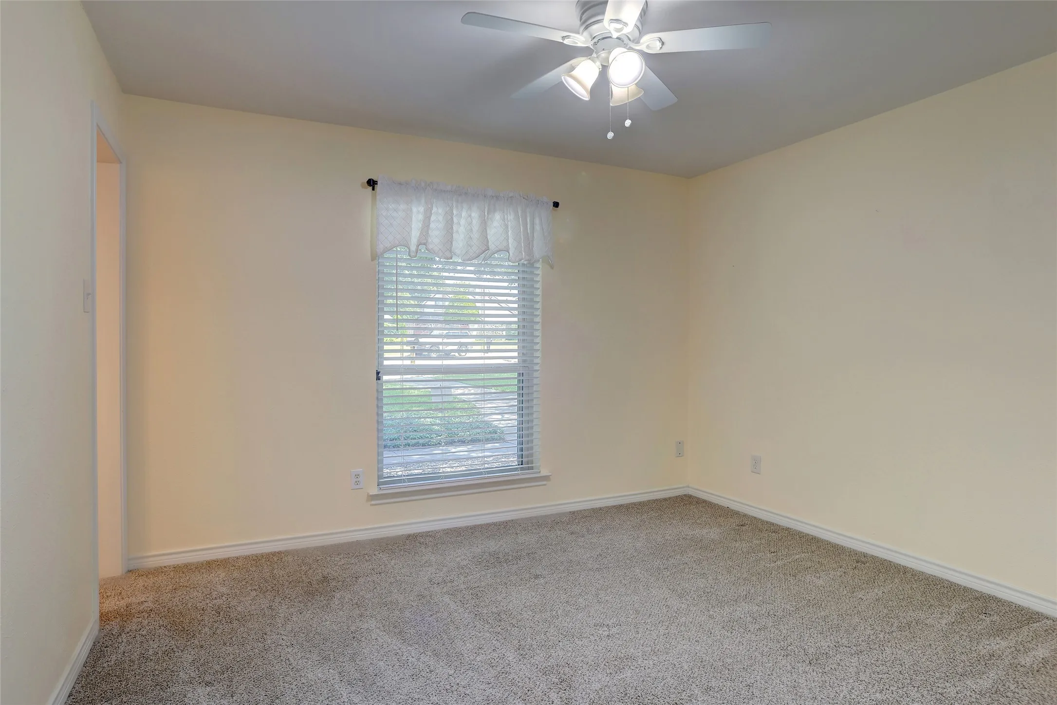 Single Family Residence For Sale in Collin County , 920 Raywood Circle, Plano, Texas 75075, 4 Bedroom, 3 Bathroom, 2 Garage spaces, 2,983 Sqft, built in 1983, mls#21388207, Real Estate Agent in Plano, Homes For Sale in Collin county, Homes For Sale in Plano, Realtor in Plano Texas, Real Estate Brokerage Independent Realty Texas, Luminita Cordes Realtor