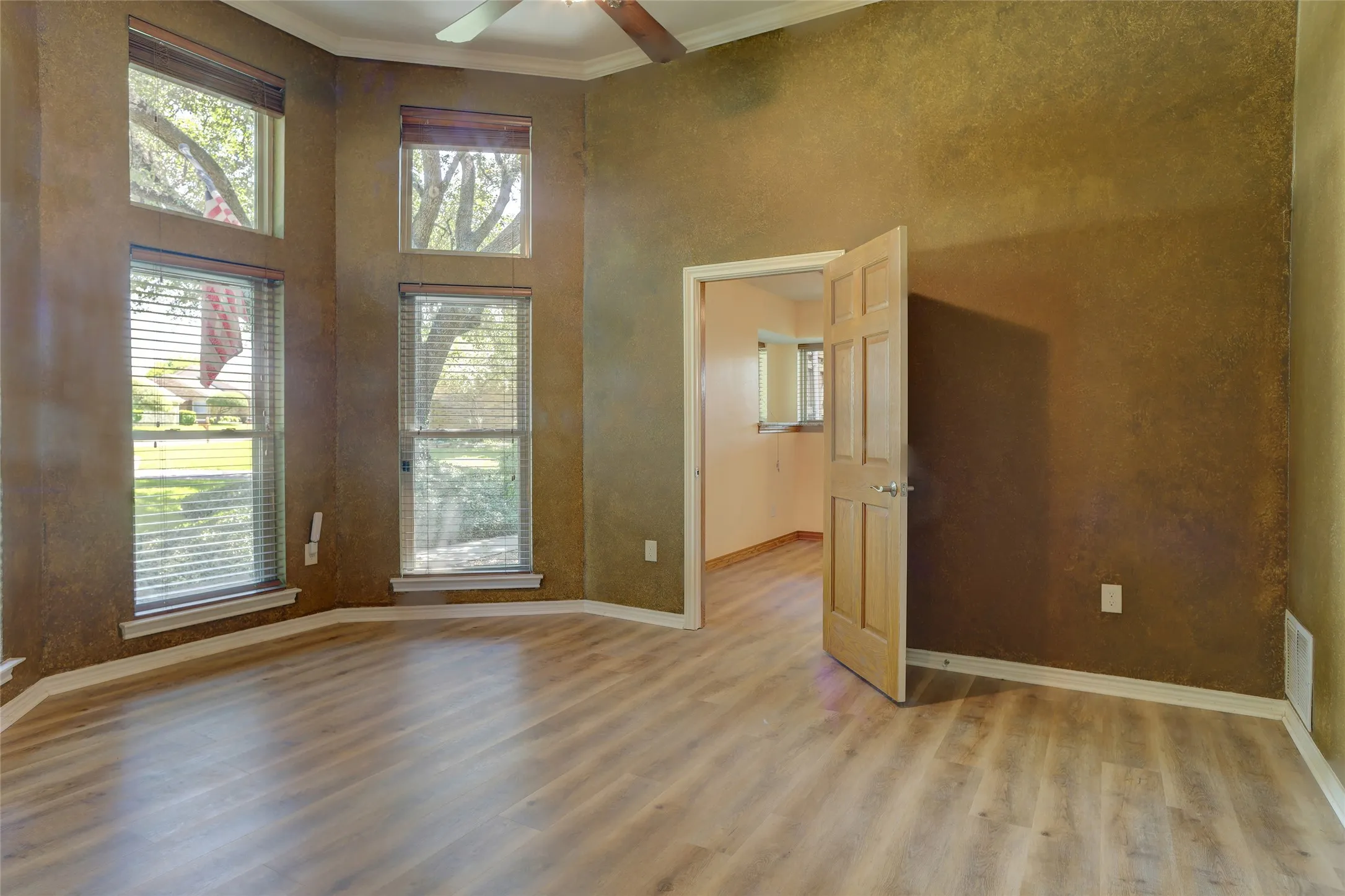 Single Family Residence For Sale in Collin County , 920 Raywood Circle, Plano, Texas 75075, 4 Bedroom, 3 Bathroom, 2 Garage spaces, 2,983 Sqft, built in 1983, mls#21388207, Real Estate Agent in Plano, Homes For Sale in Collin county, Homes For Sale in Plano, Realtor in Plano Texas, Real Estate Brokerage Independent Realty Texas, Luminita Cordes Realtor